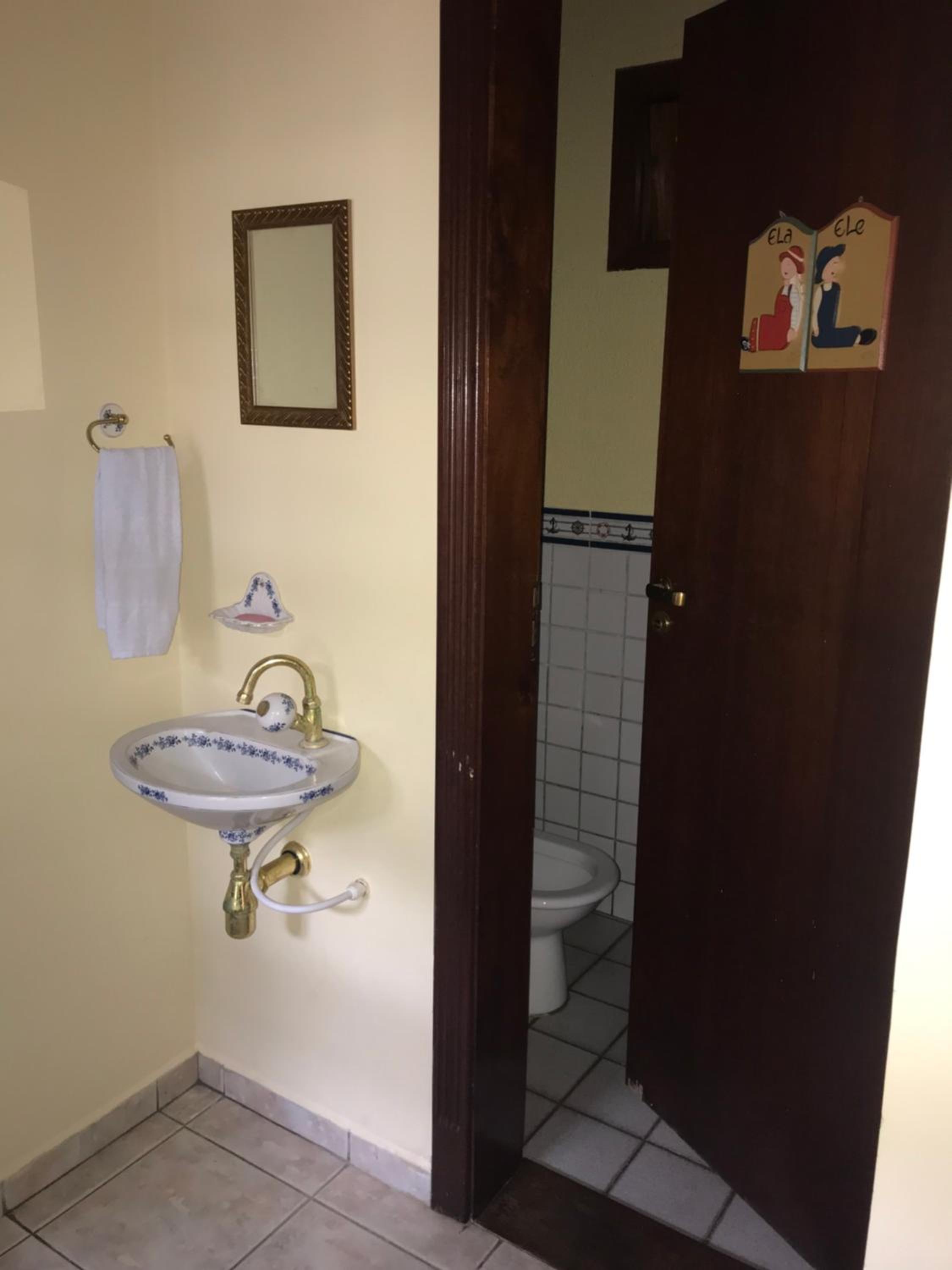 Casa 5 suítes com piscina e churrasqueira