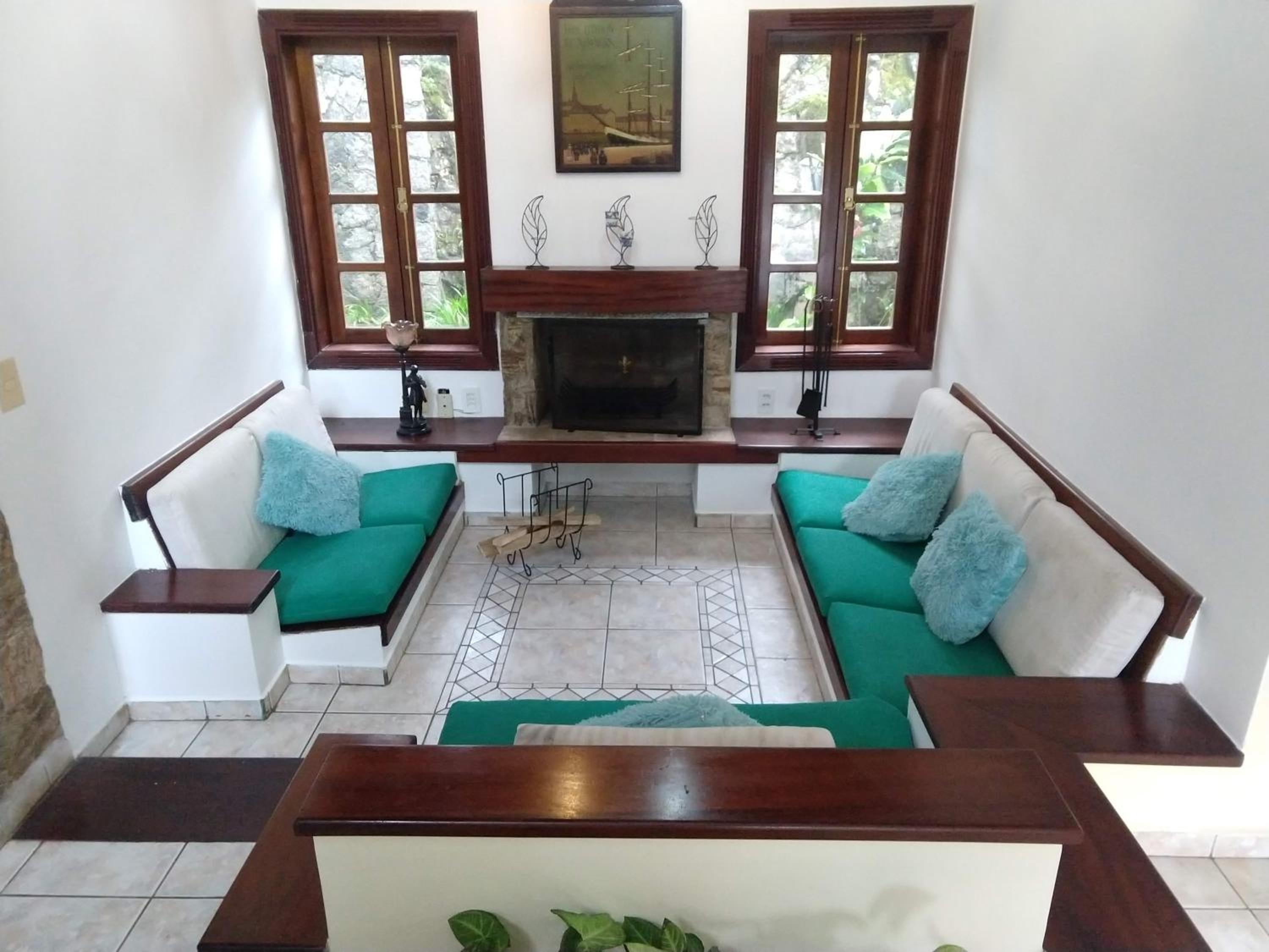 Casa 5 suítes com piscina e churrasqueira