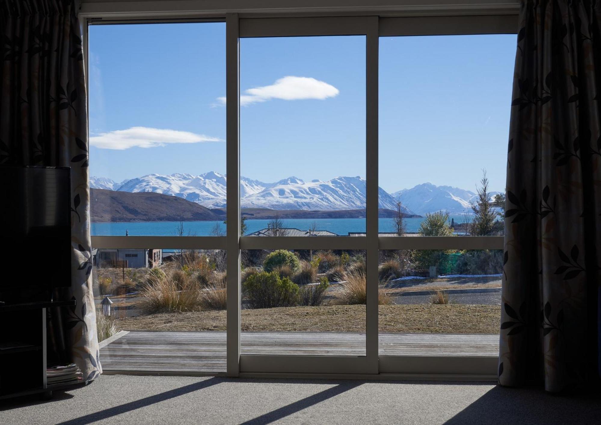 Blae Loch - Lake Tekapo view 4