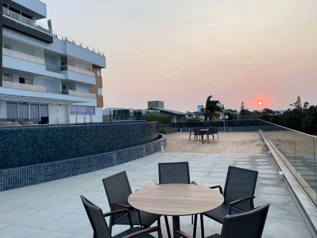 apartamento design com piscina e vista espetacular