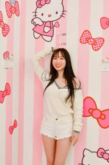 Play at HELLO KITTY Kawaii Fun House