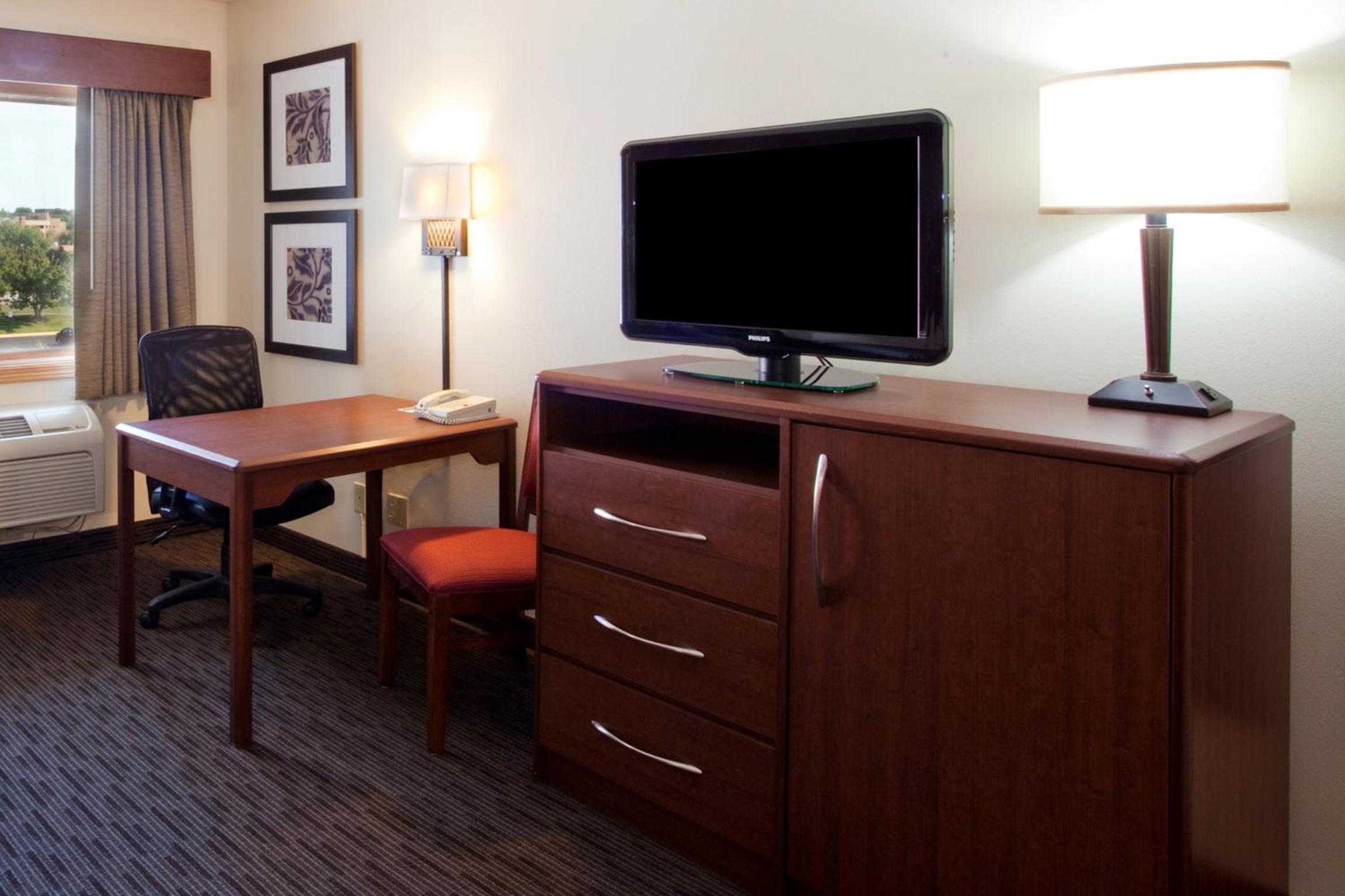 AmericInn by Wyndham Oswego - Property Image 28