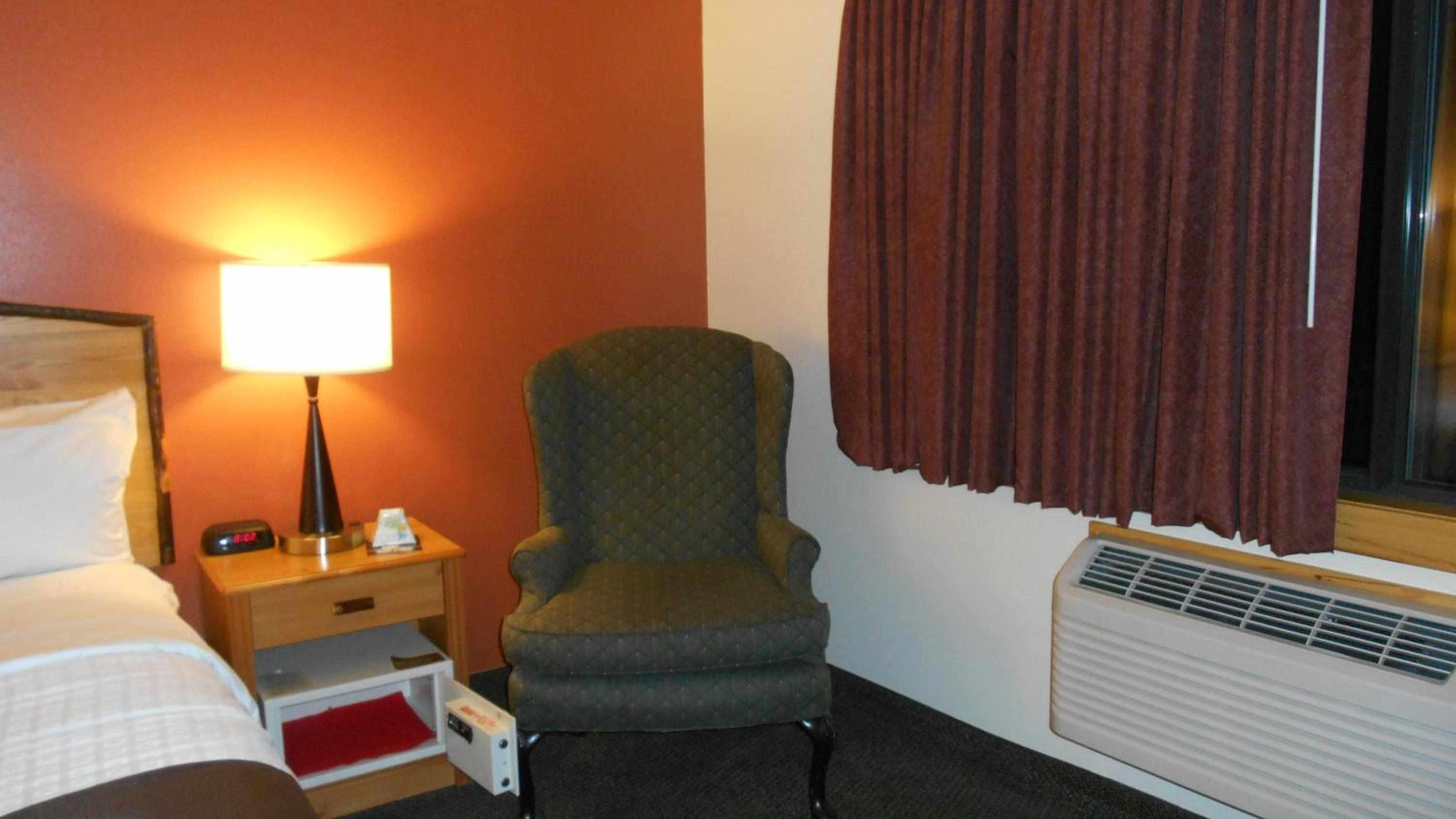 AmericInn by Wyndham Oswego - Property Image 5