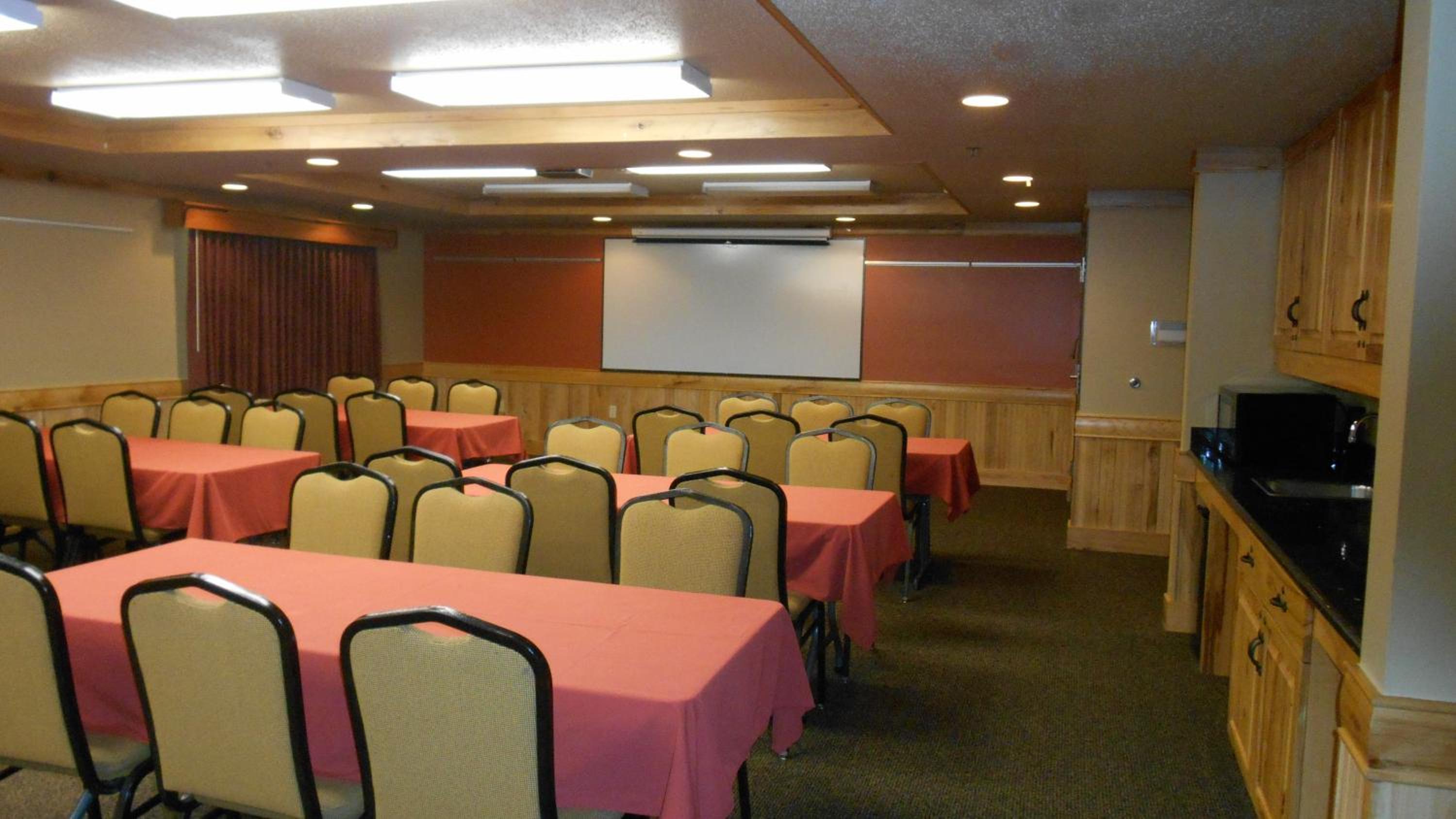 AmericInn by Wyndham Oswego - Property Image 18