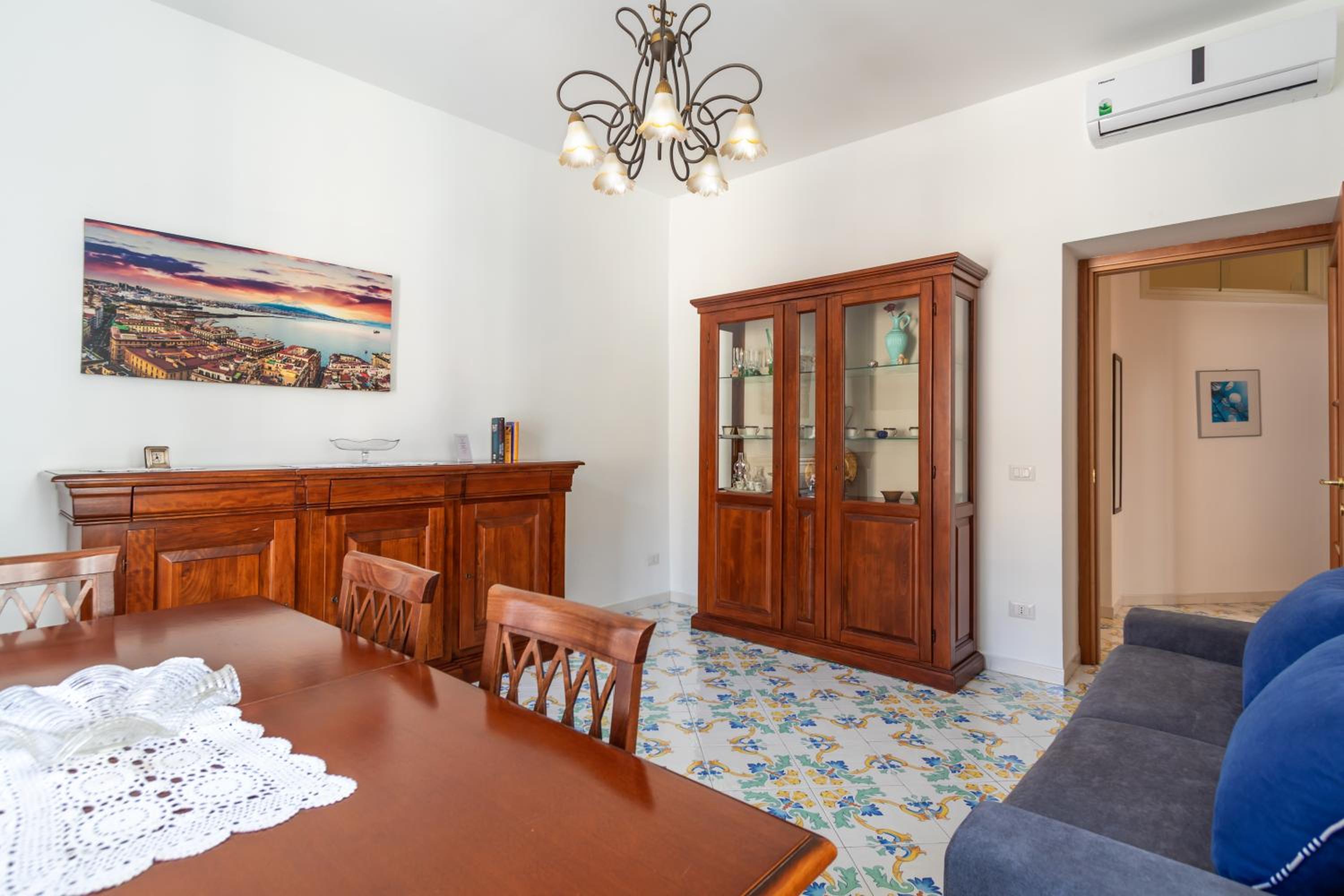 Comfy Apt 4 sleeps right in the centre photo 3