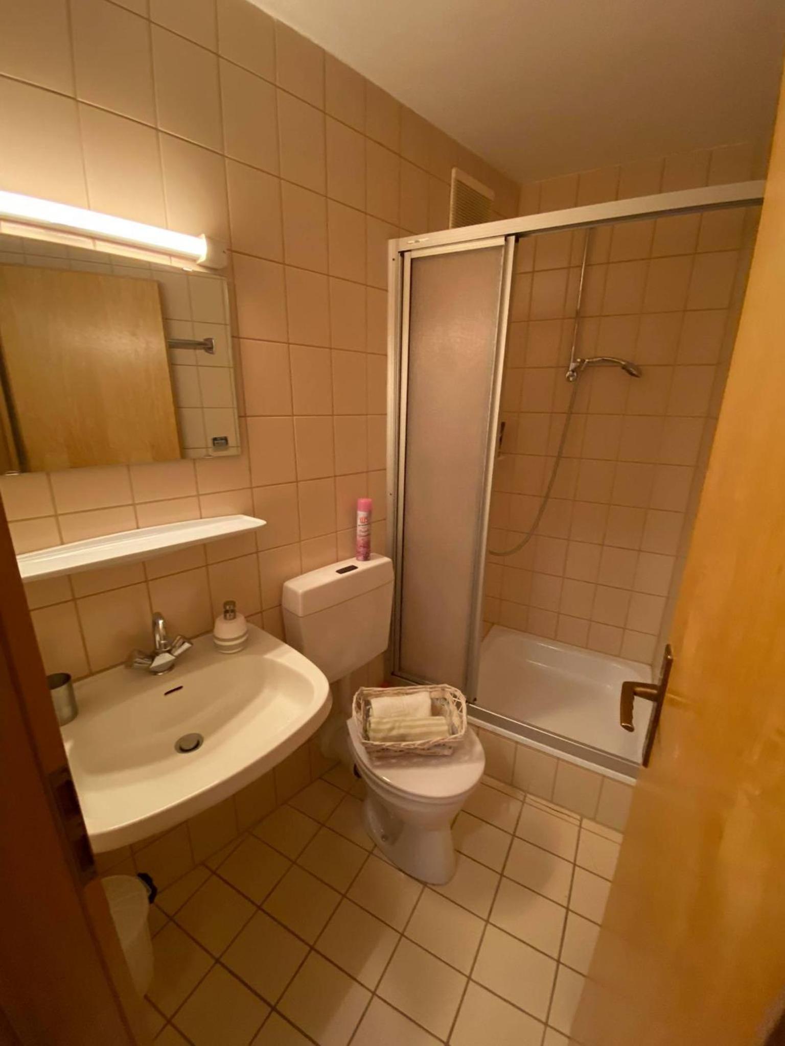 Photo 12