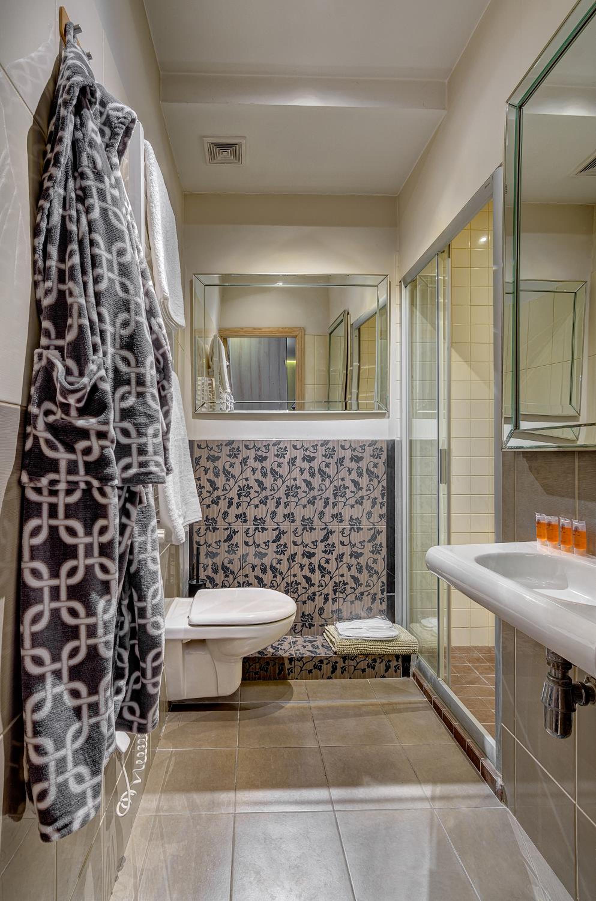 Apartments with jaccuzi view 5