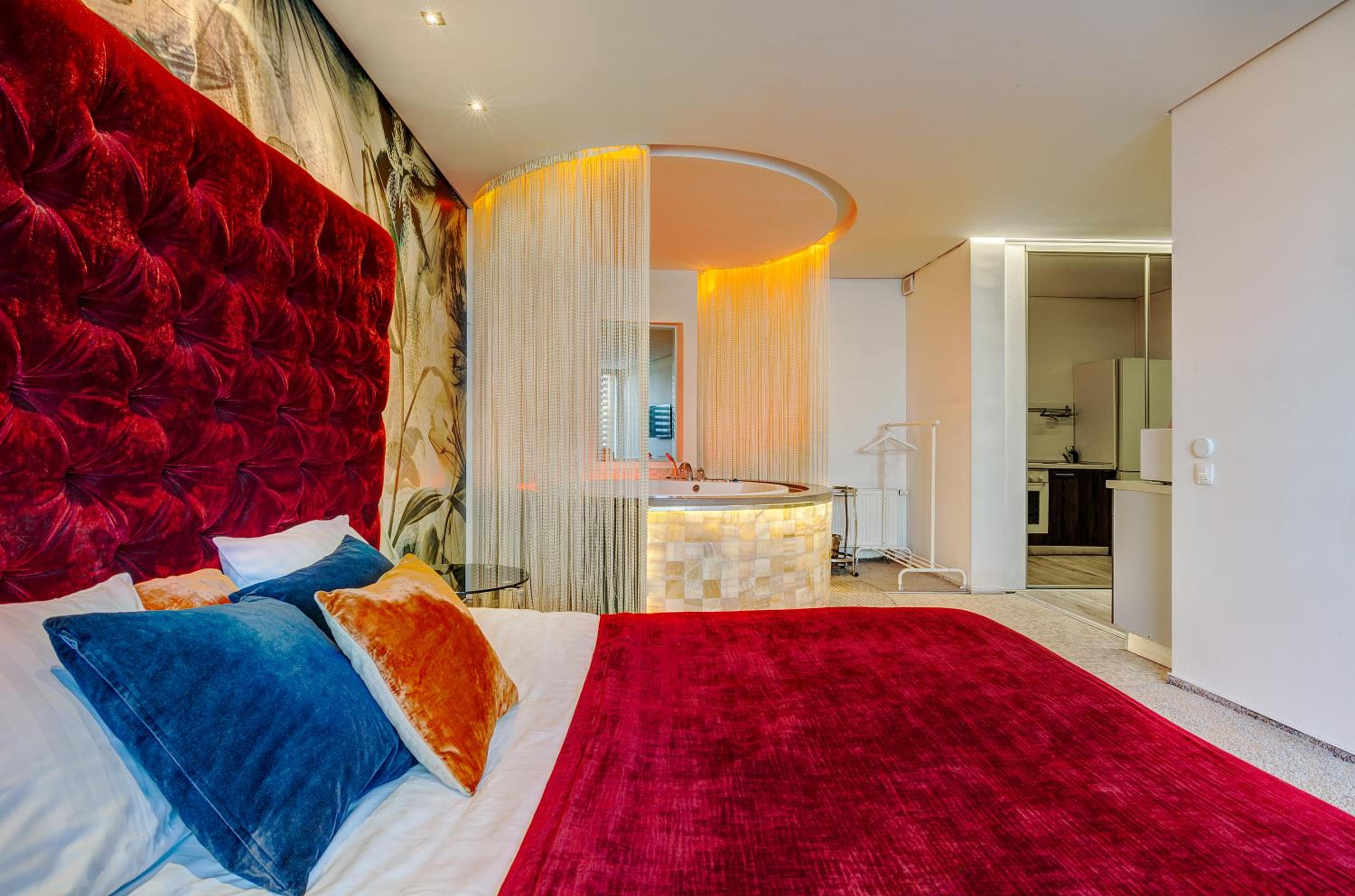 Apartments with jaccuzi view 2