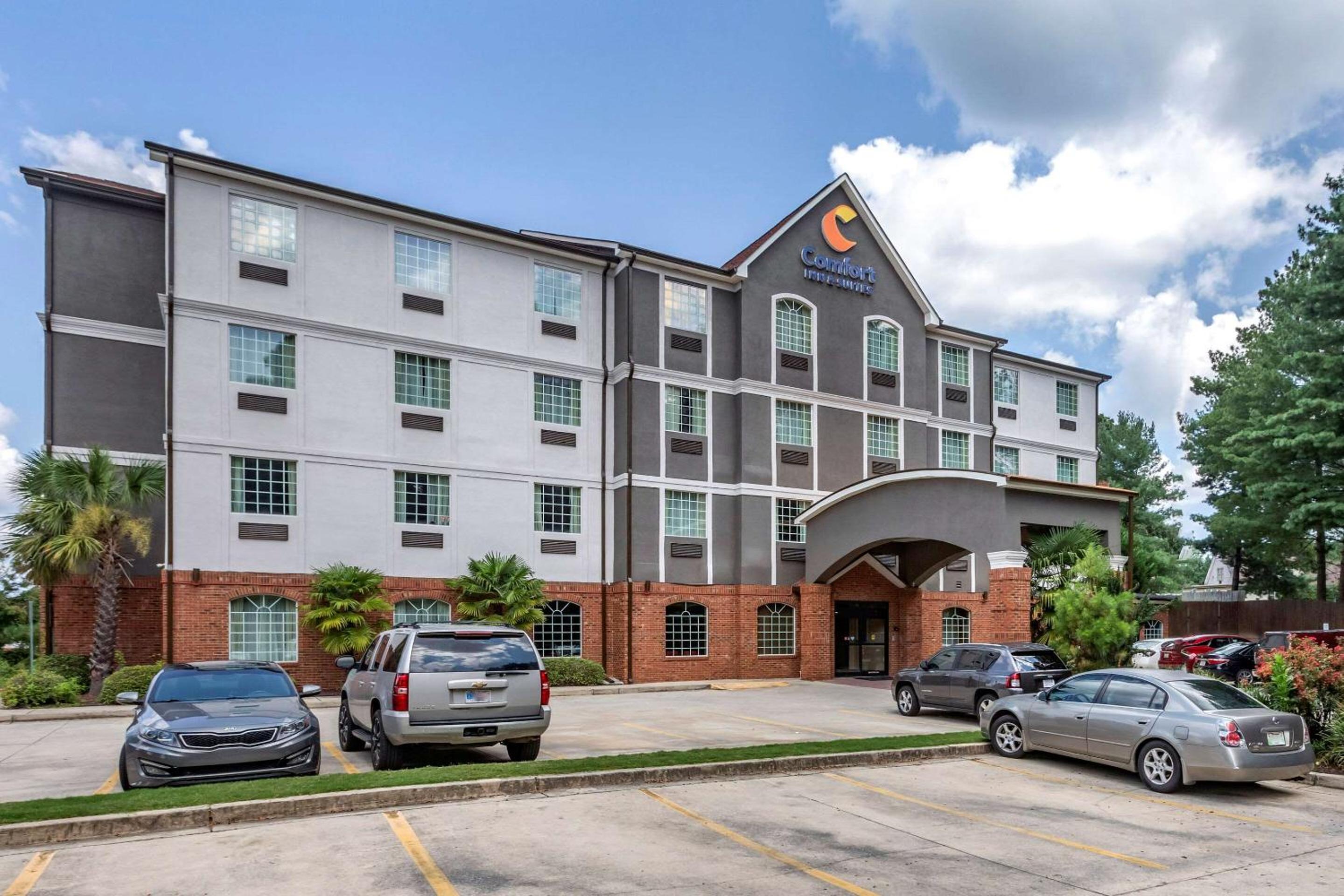 Douglasville Vacations - Comfort Inn  Suites - Property Image 1
