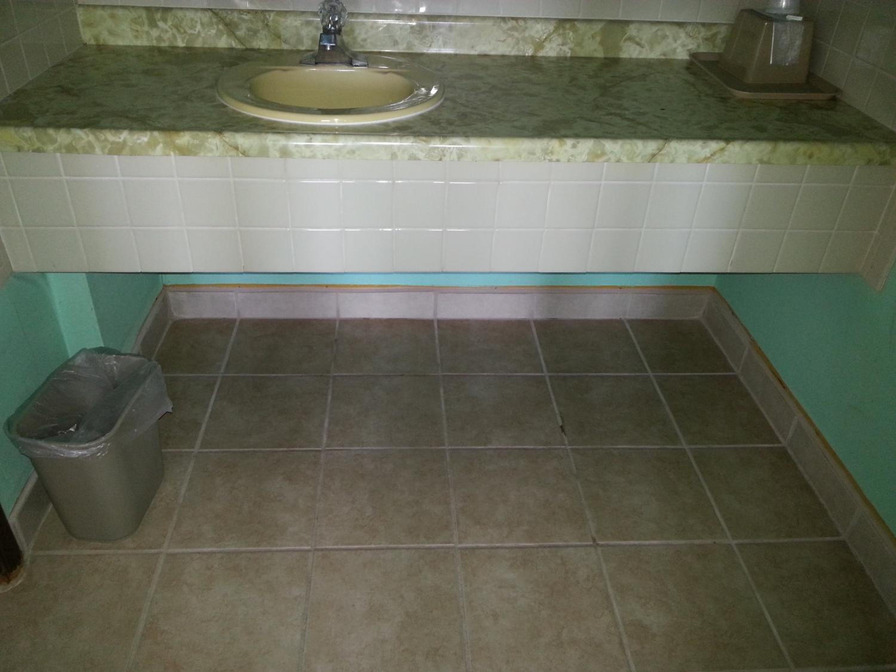 Gray Plaza Motel West Frankfort, photo 30