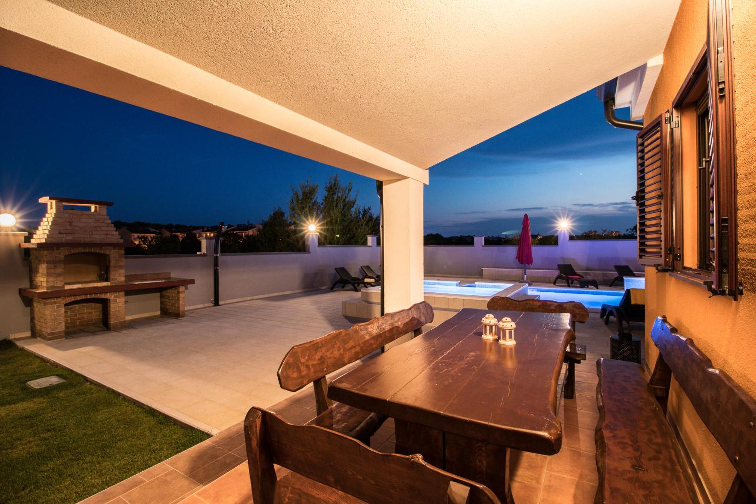 Luxury villa Hedone with pool & whirpool in Pula near the beach view 5