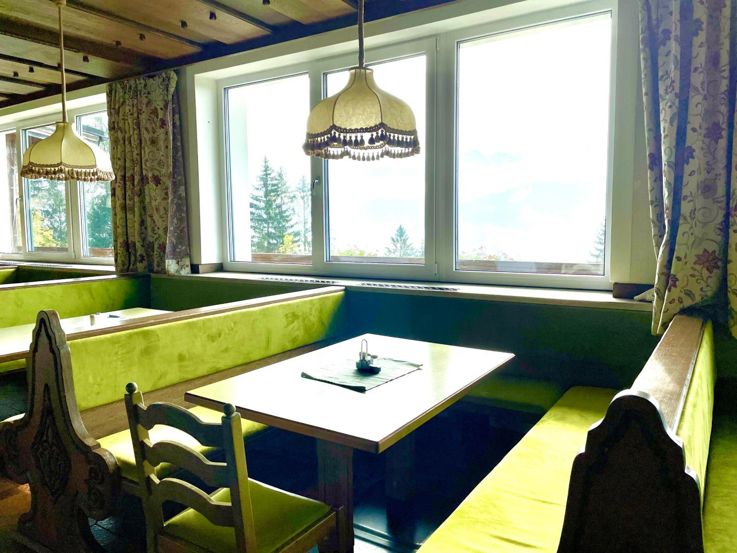 Mountain Hotel & Hostel