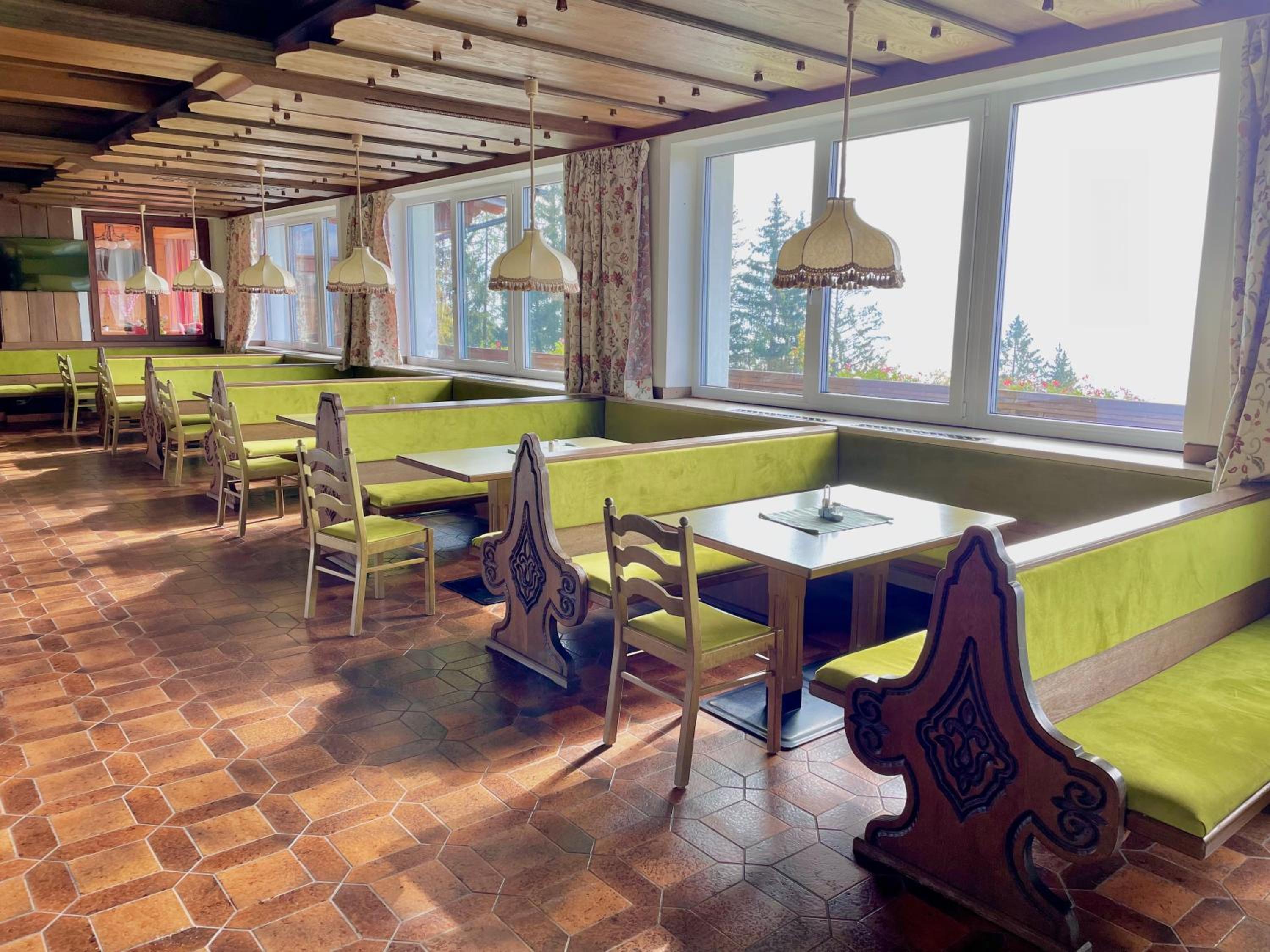 Mountain Hotel & Hostel