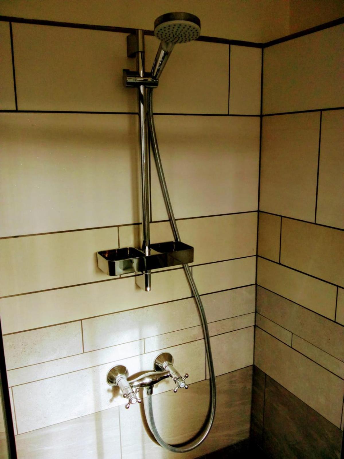 ALDO, not for parties, not a hotel, room with shared bathroom, no kitchen