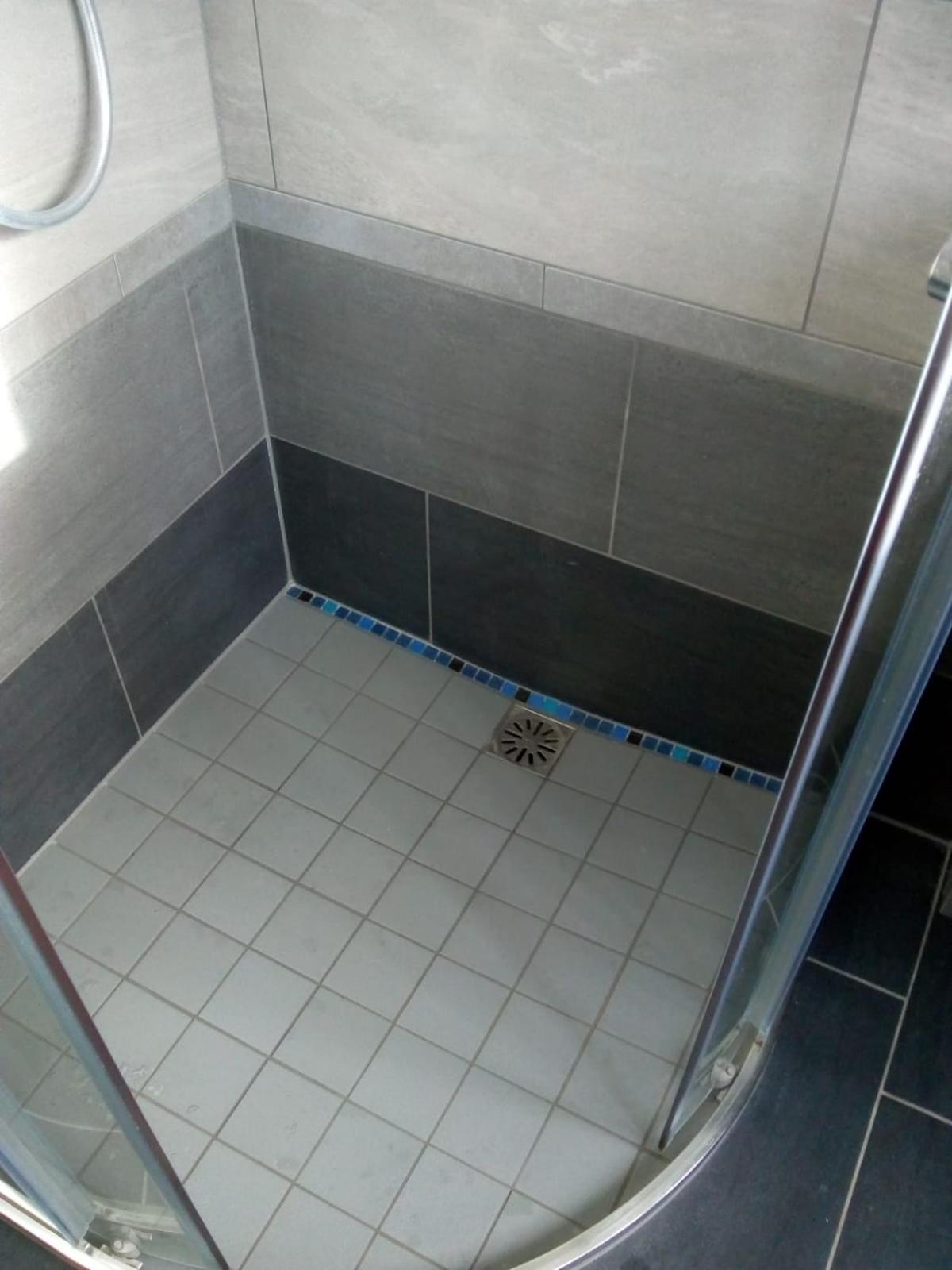 ALDO, not for parties, not a hotel, room with shared bathroom, no kitchen