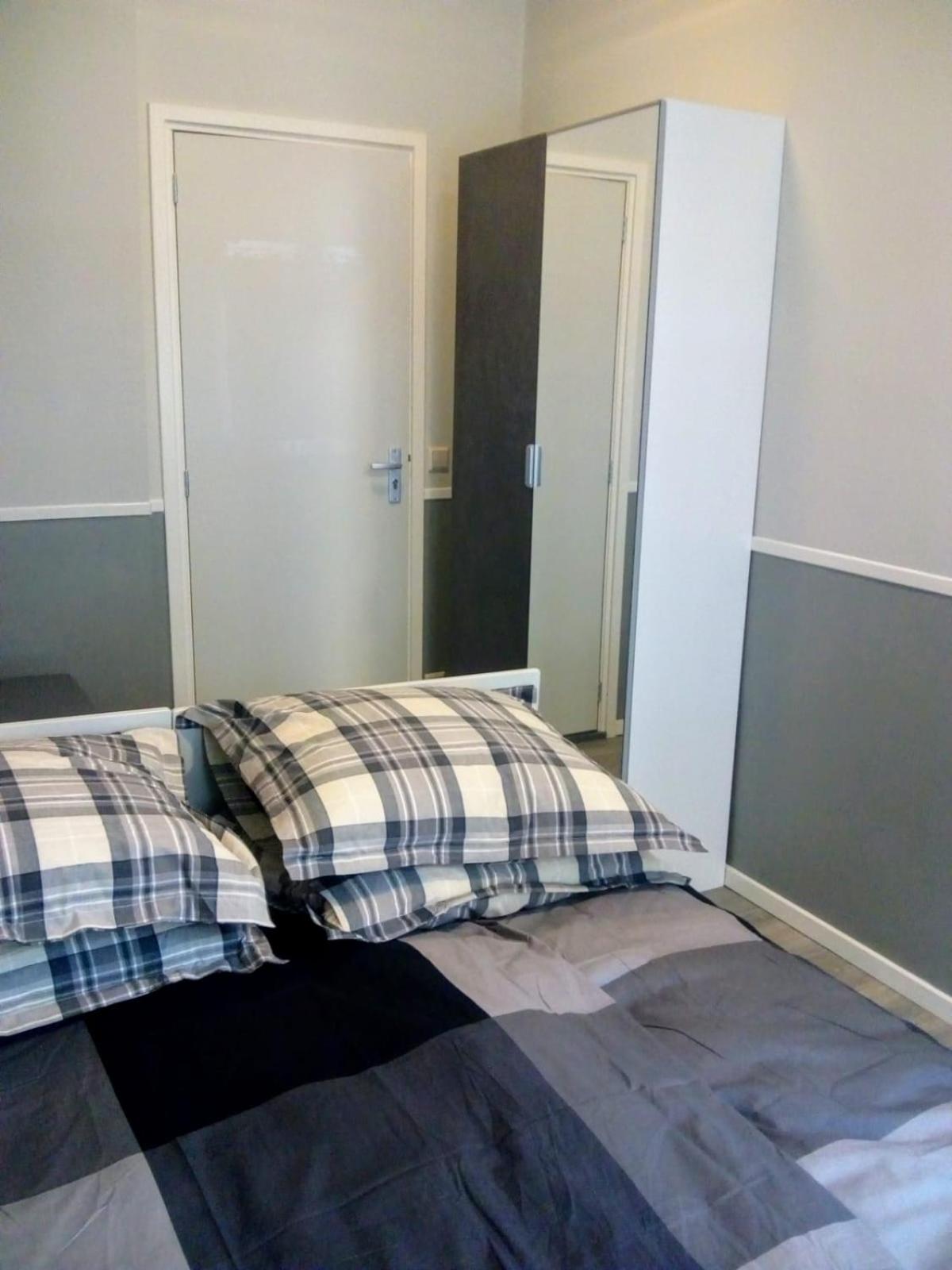 ALDO, not for parties, not a hotel, room with shared bathroom, no kitchen
