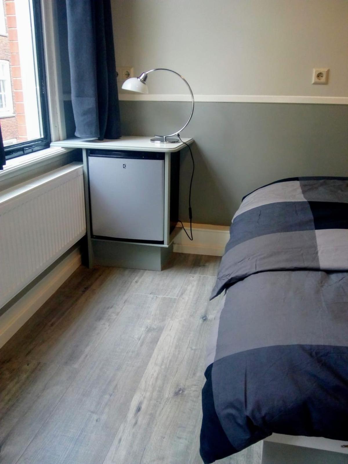 ALDO, not for parties, not a hotel, room with shared bathroom, no kitchen