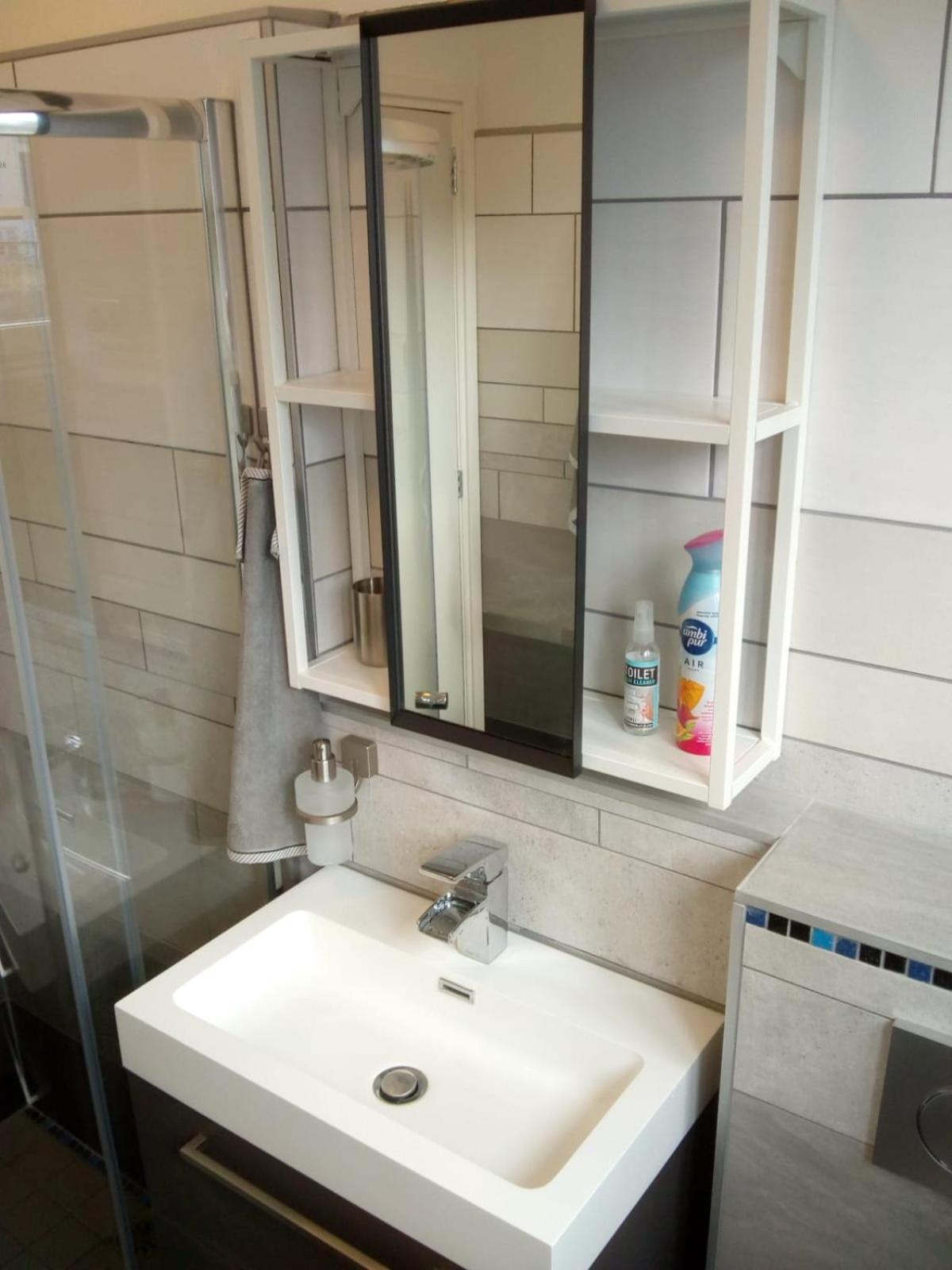 ALDO, not for parties, not a hotel, room with shared bathroom, no kitchen