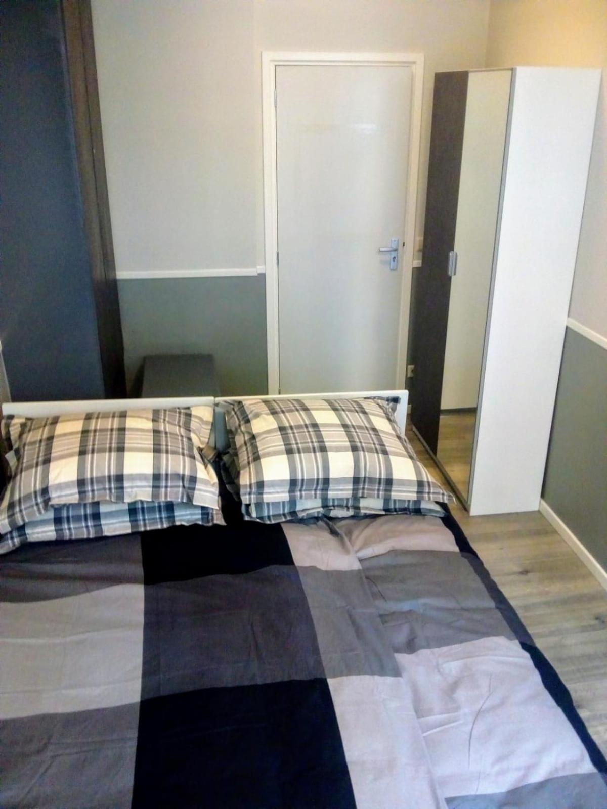 ALDO, not for parties, not a hotel, room with shared bathroom, no kitchen
