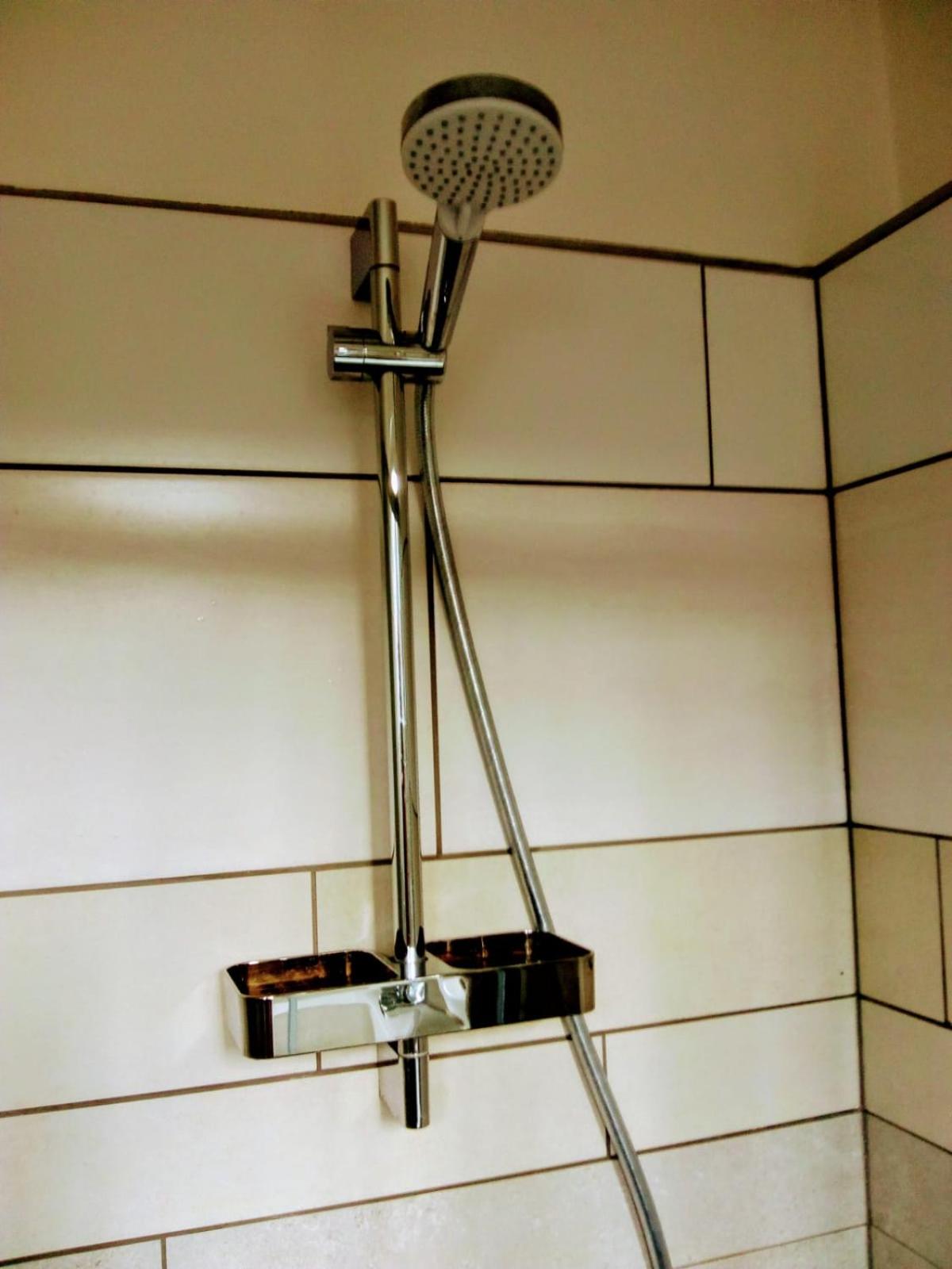 ALDO, not for parties, not a hotel, room with shared bathroom, no kitchen