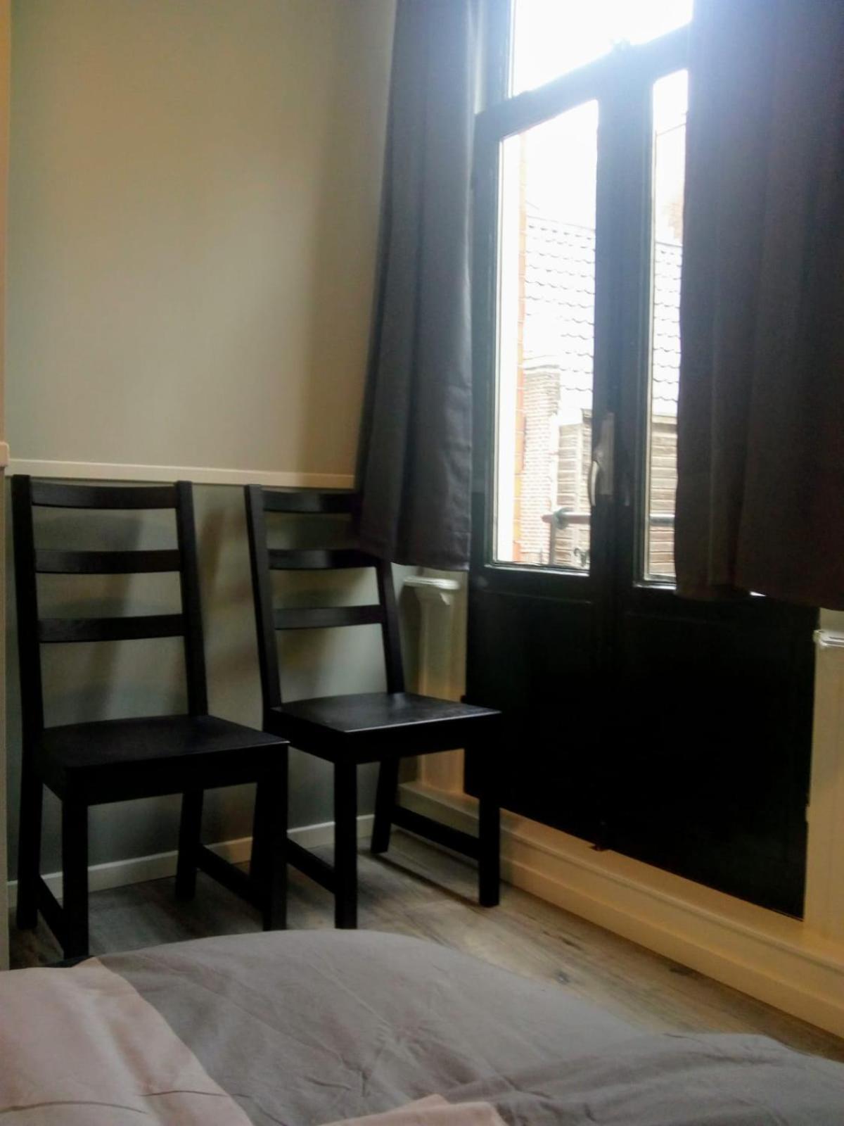 ALDO, not for parties, not a hotel, room with shared bathroom, no kitchen