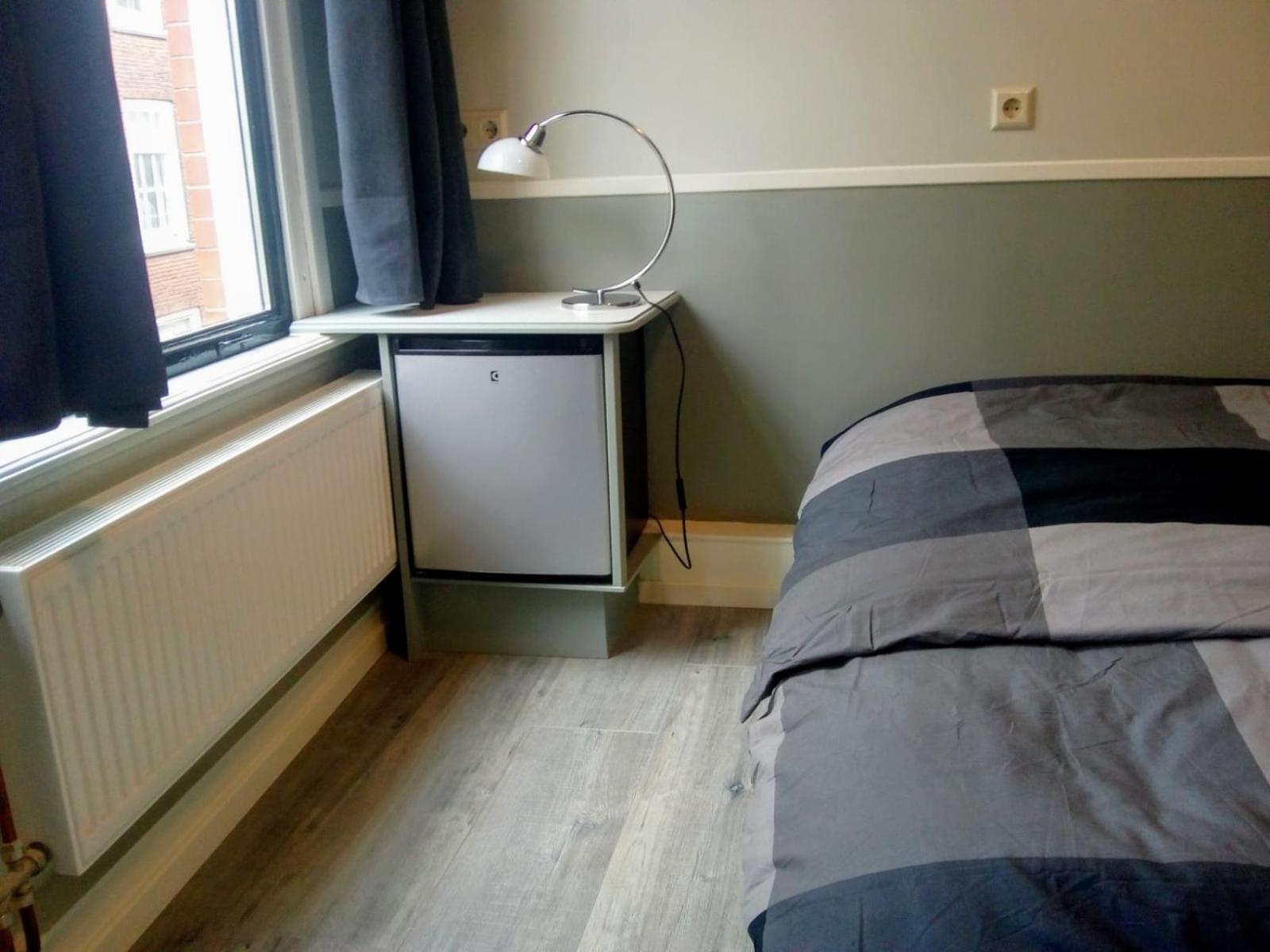 ALDO, not for parties, not a hotel, room with shared bathroom, no kitchen
