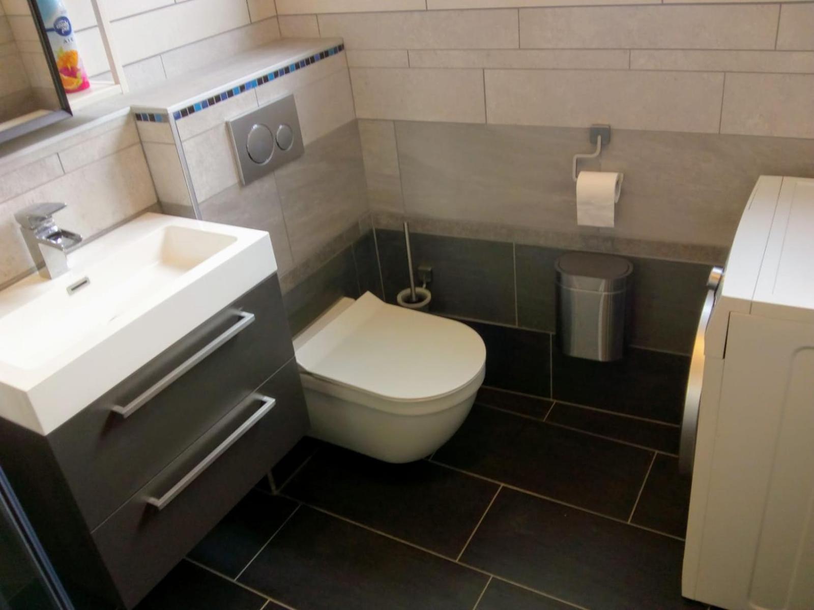 ALDO, not for parties, not a hotel, room with shared bathroom, no kitchen