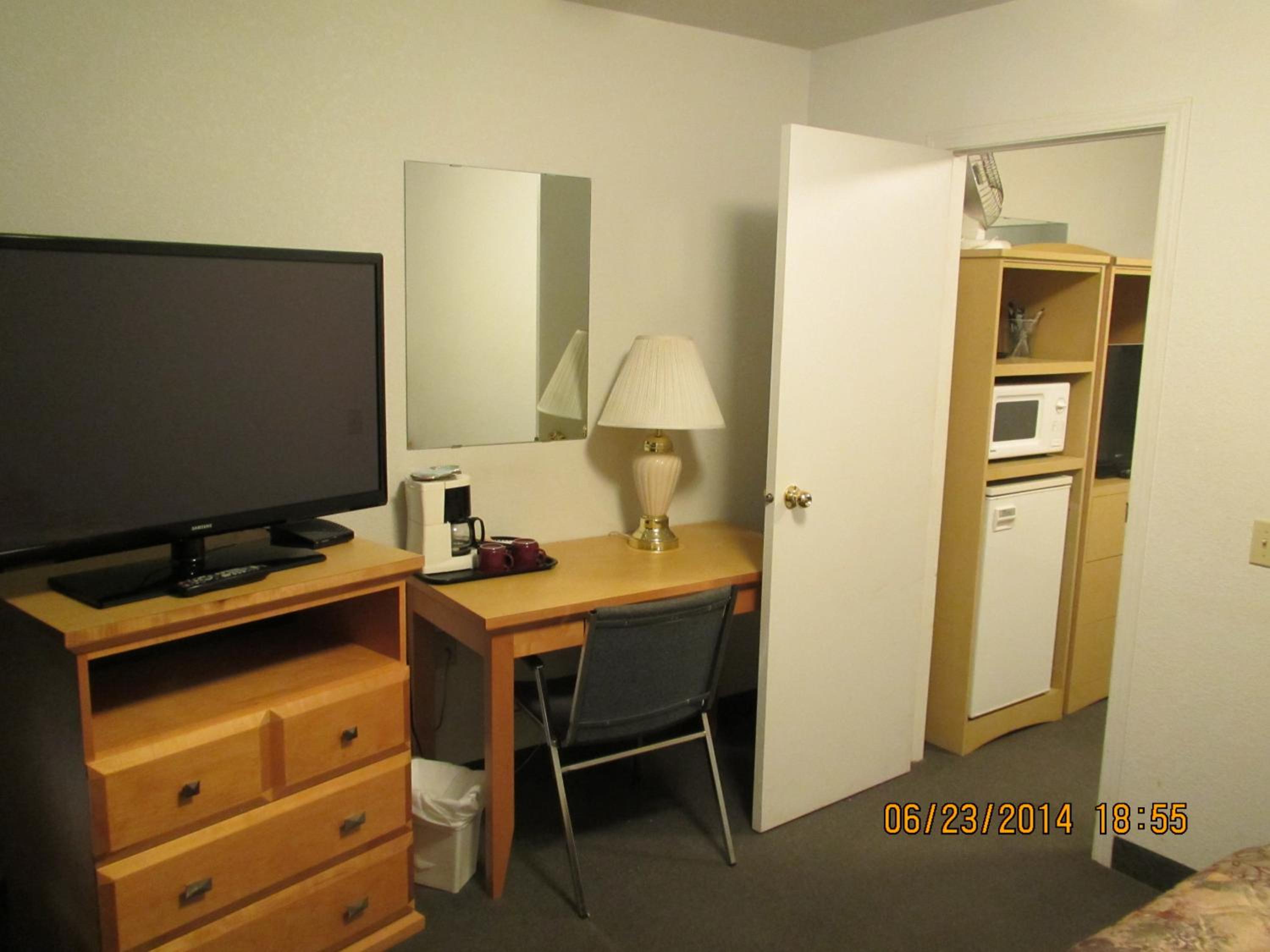 Lazy J Motel