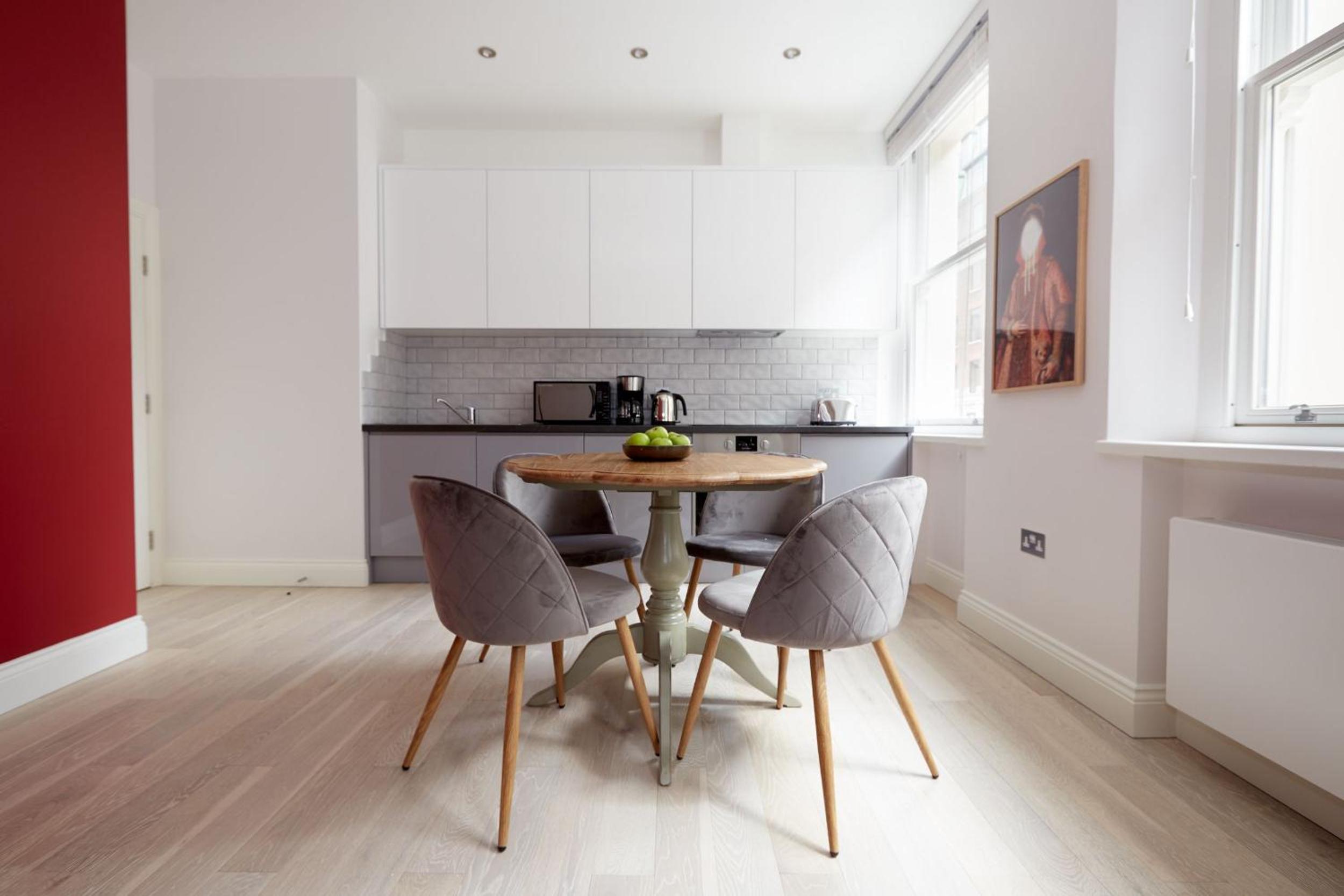 3VH Virginia House, 31 Bloomsbury Way by City Living London