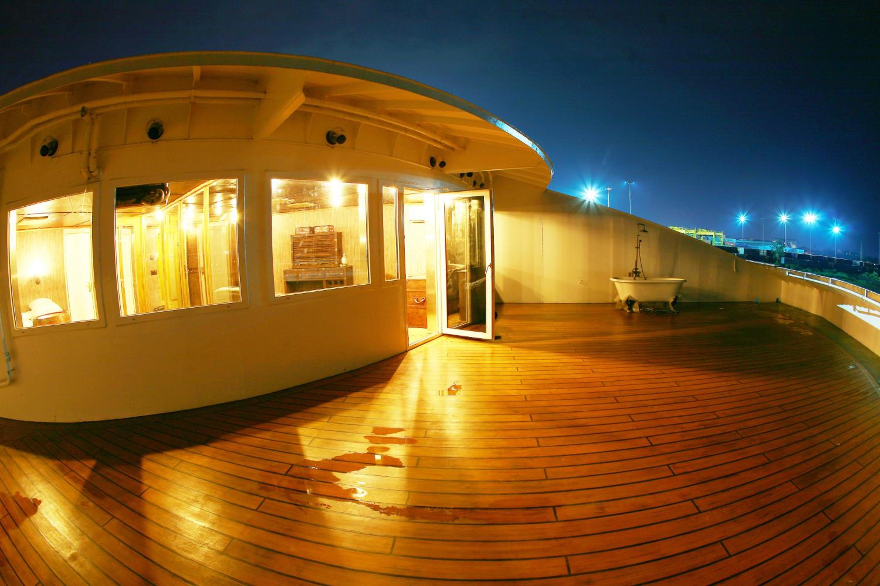 Vintage Luxury Yacht Hotel