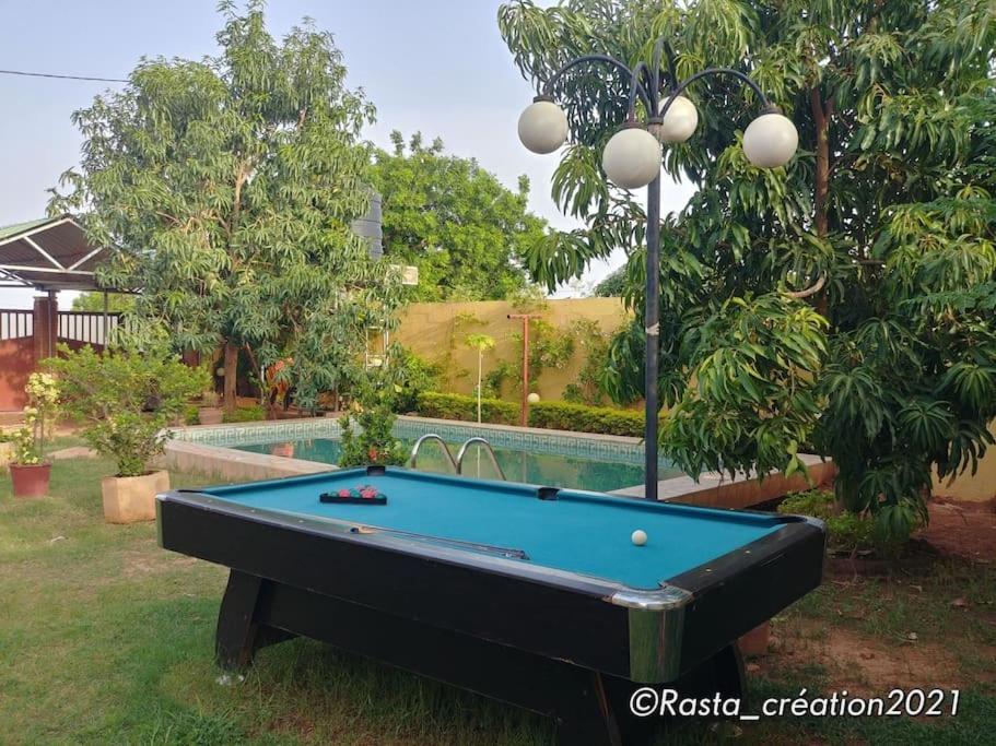 Résidence des hibiscus-roses: jardin, piscine...