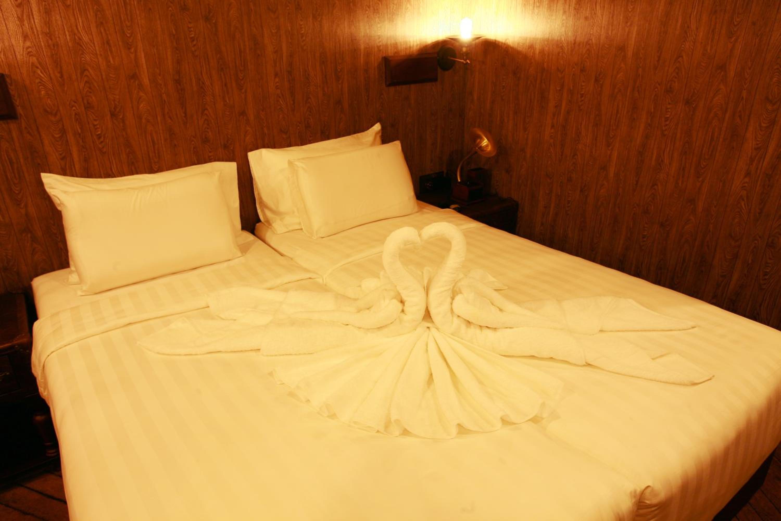 Vintage Luxury Yacht Hotel
