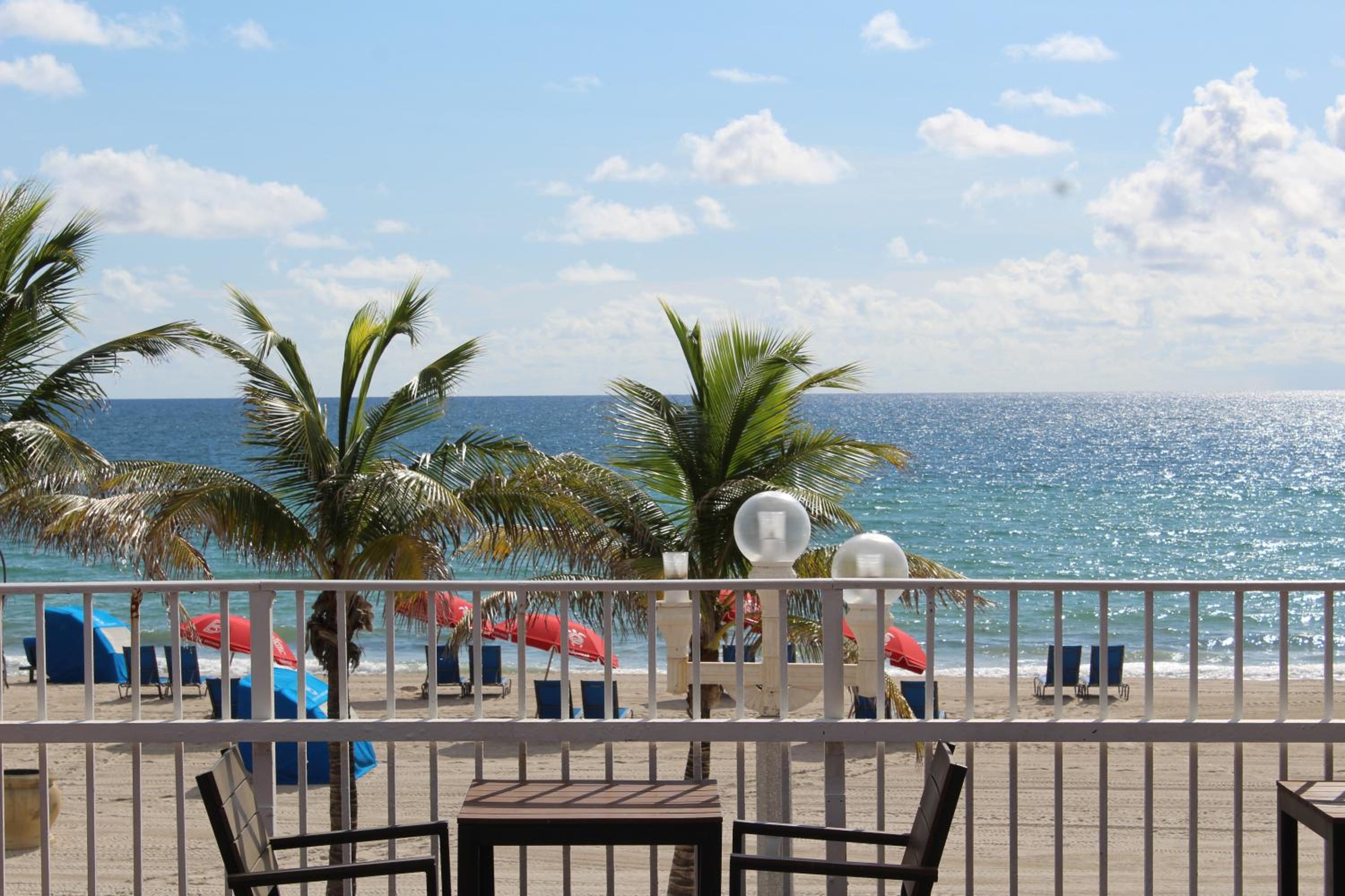 Hotel Golden Sand Oceanfront - Image 1