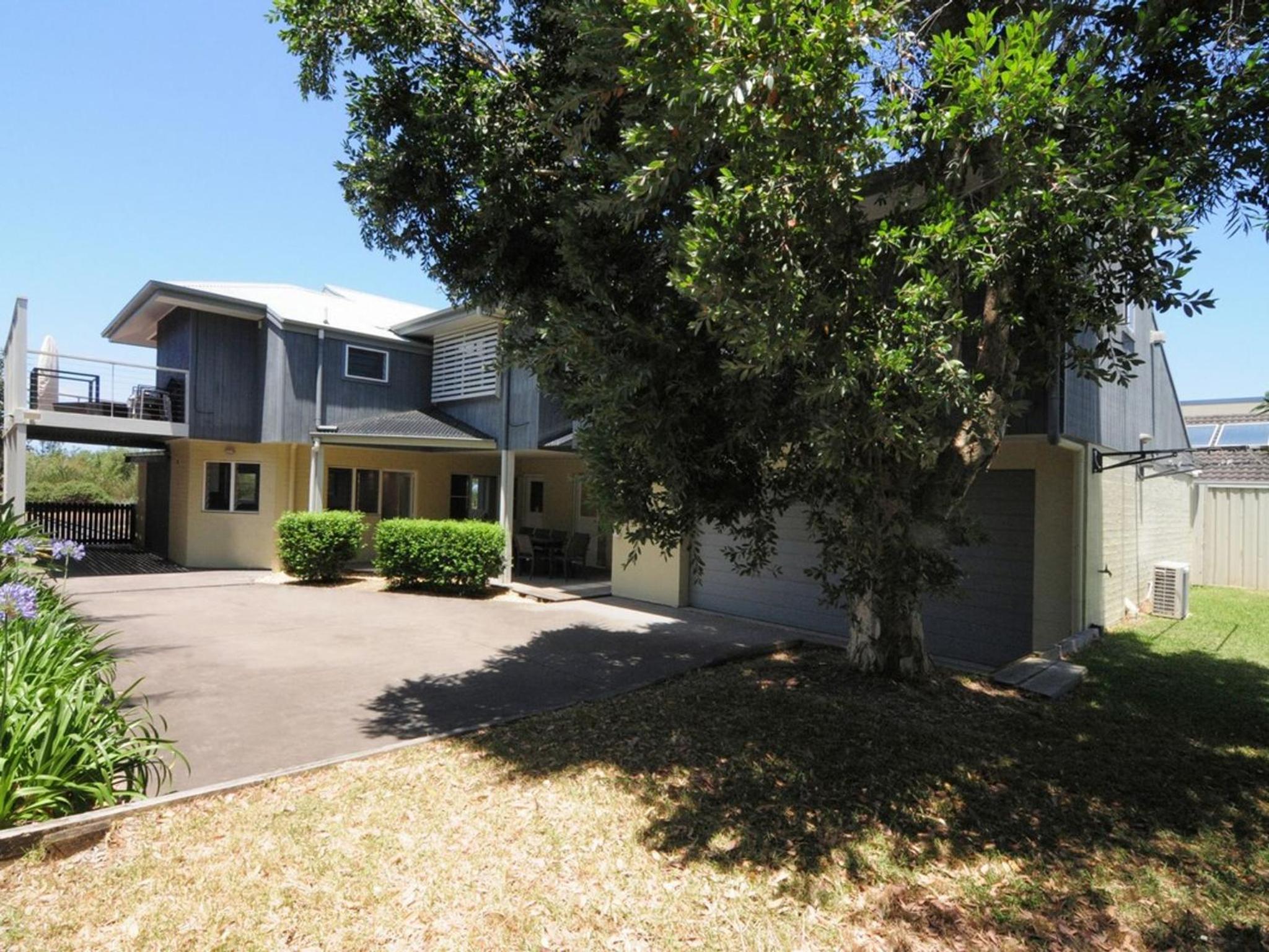 Arcadia - large 4BR beach home & optional studio