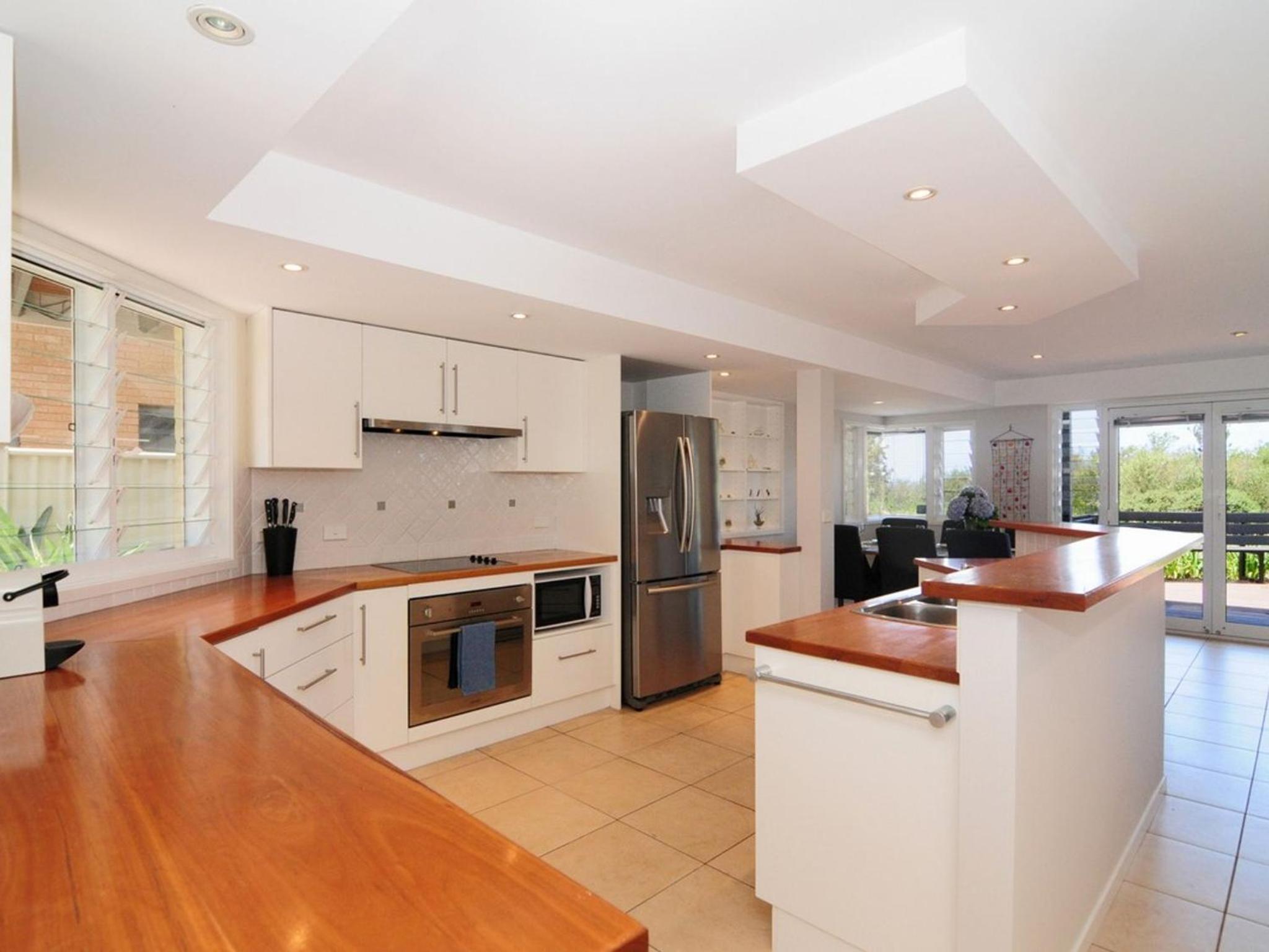 Arcadia - large 4BR beach home & optional studio