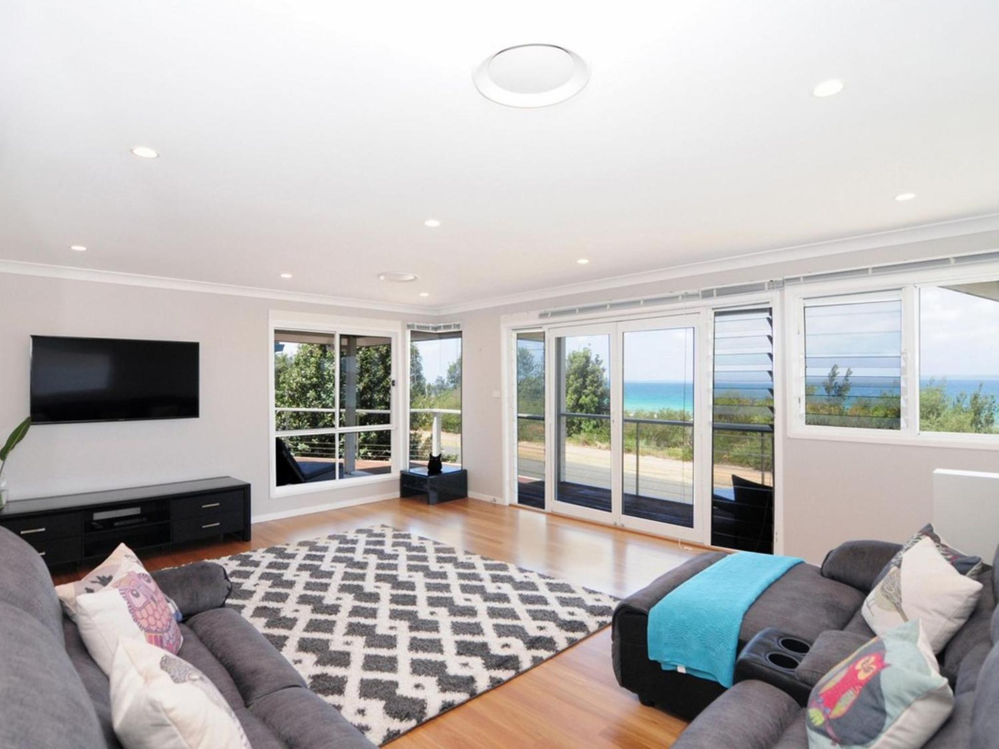 Arcadia - large 4BR beach home & optional studio