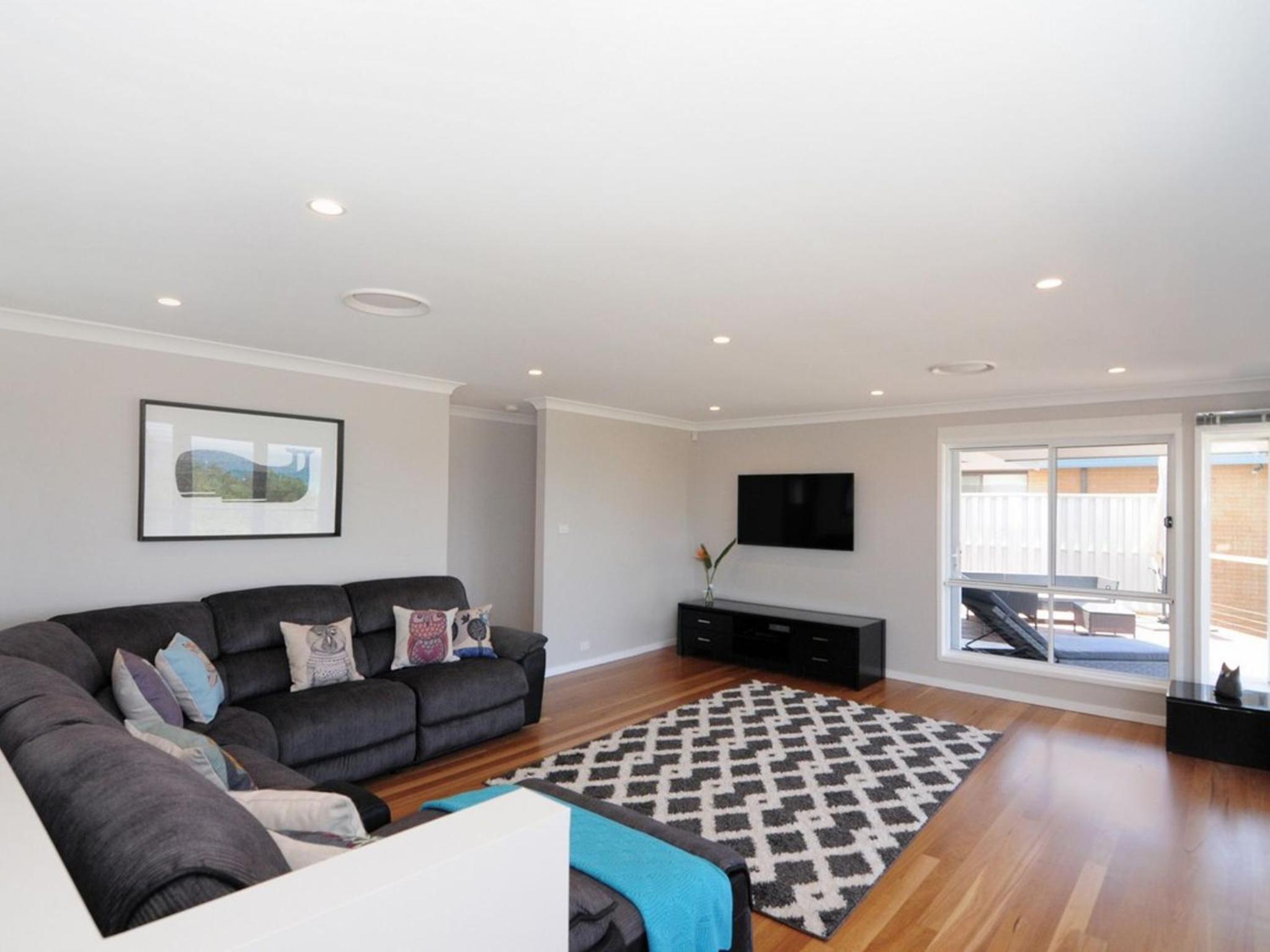 Arcadia - large 4BR beach home & optional studio