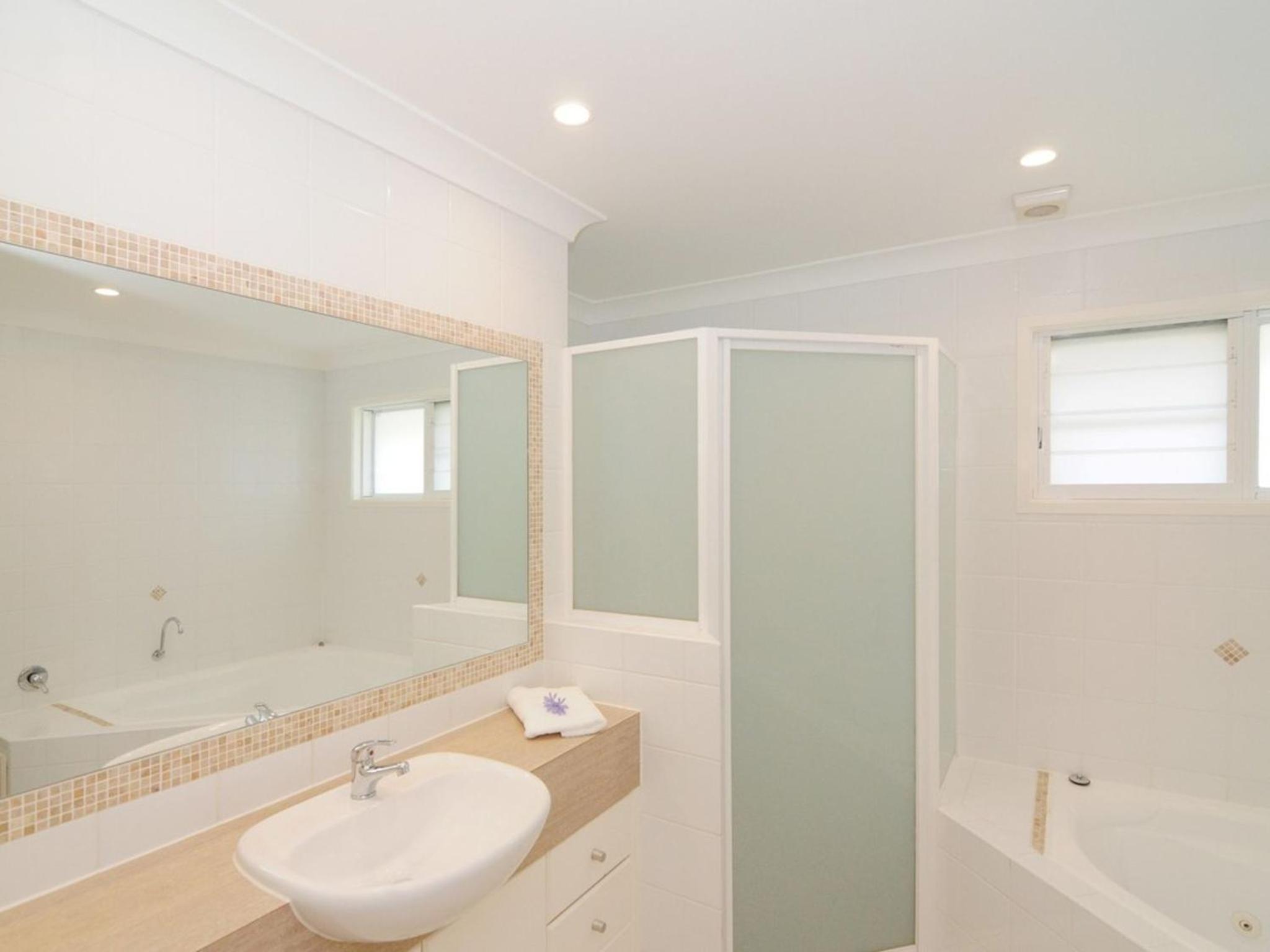 Arcadia - large 4BR beach home & optional studio