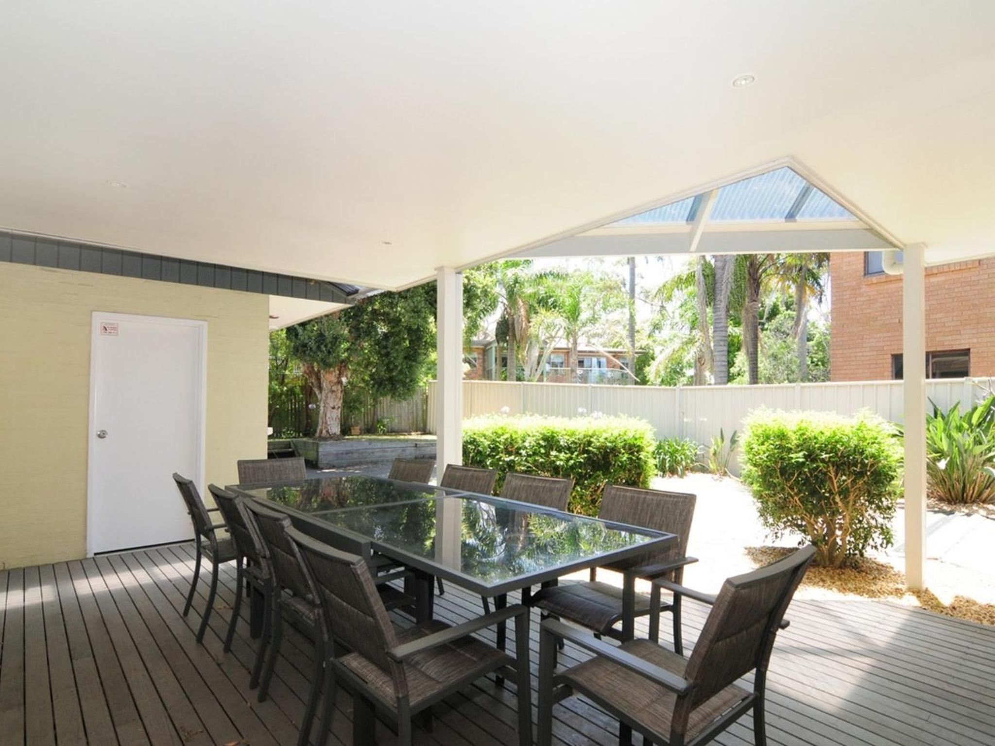 Arcadia - large 4BR beach home & optional studio