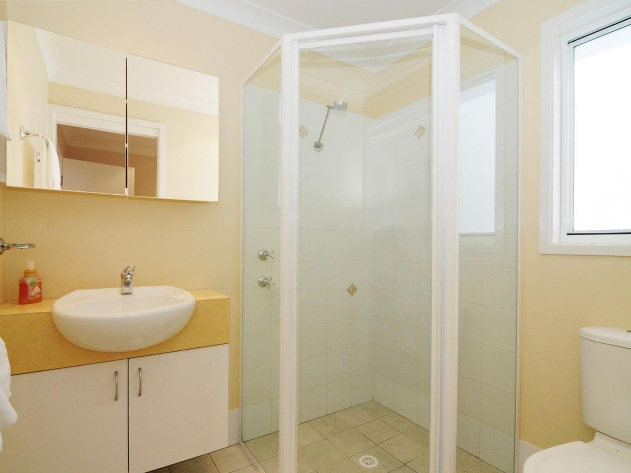 Arcadia - large 4BR beach home & optional studio