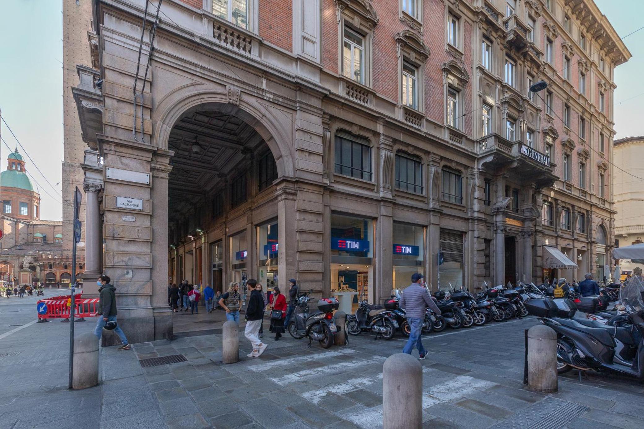 GuestHost - Bologna Piazza del Nettuno Apartment photo 3
