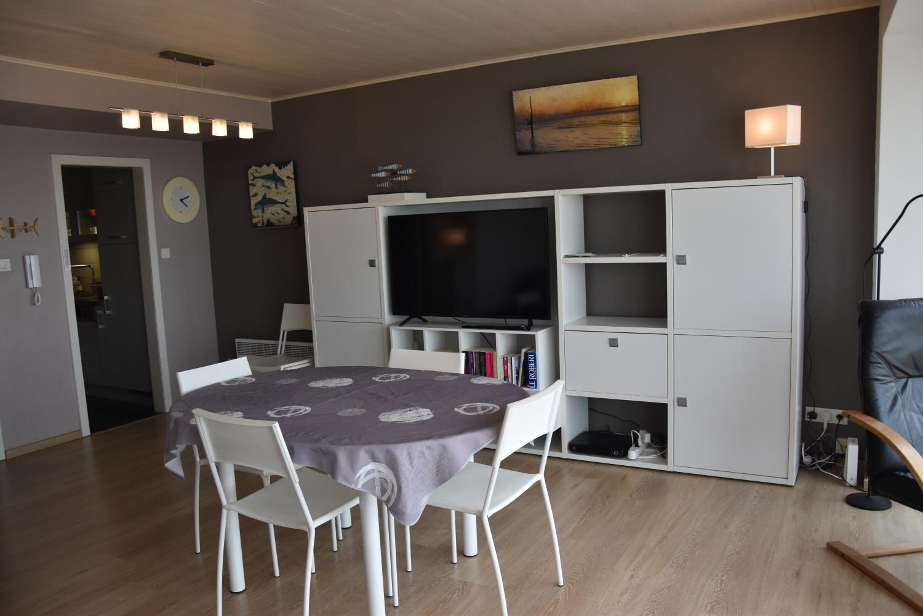 Valentino 0401 - 2 bedrooms 6p - stunning sea view - centrally located