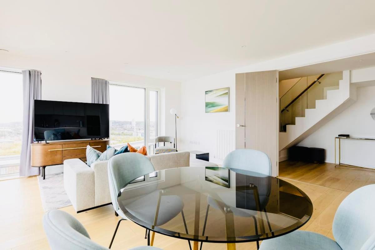 Executive Waterfront Split Penthouse view 4