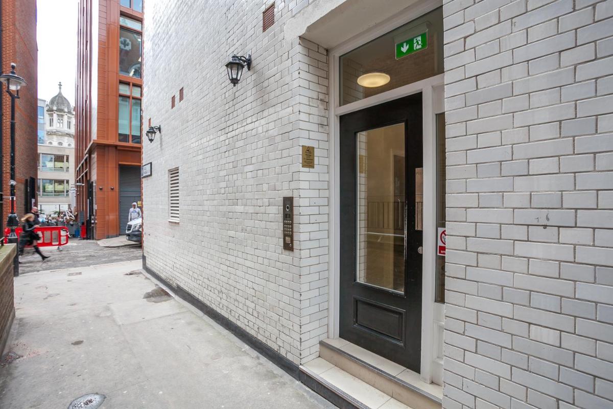 One Bed Serviced Apt near Holborn in Chancery Lane