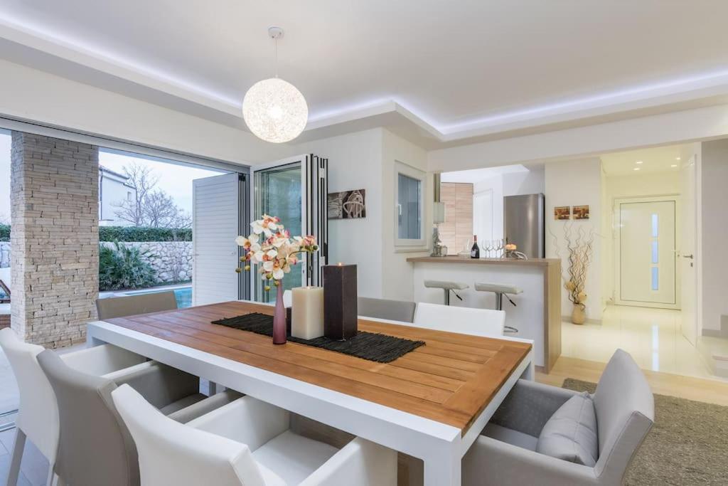 Villa White Rose with private pool view 4