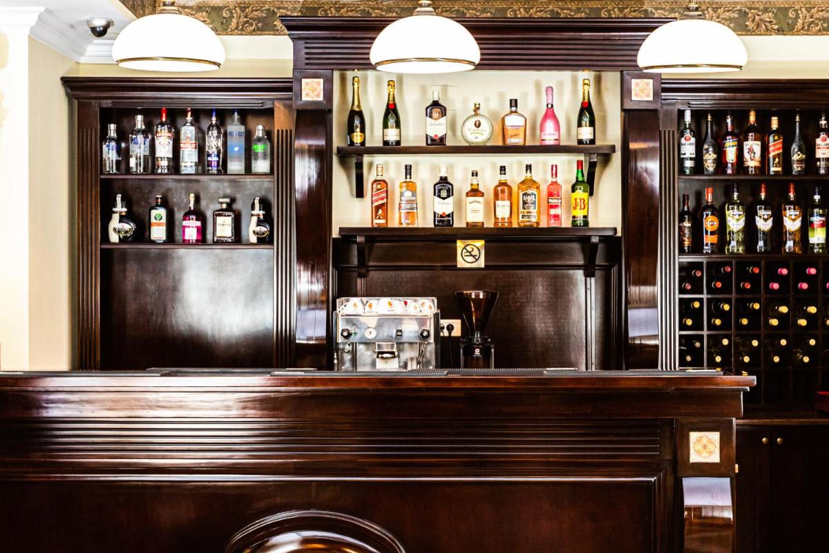 bar