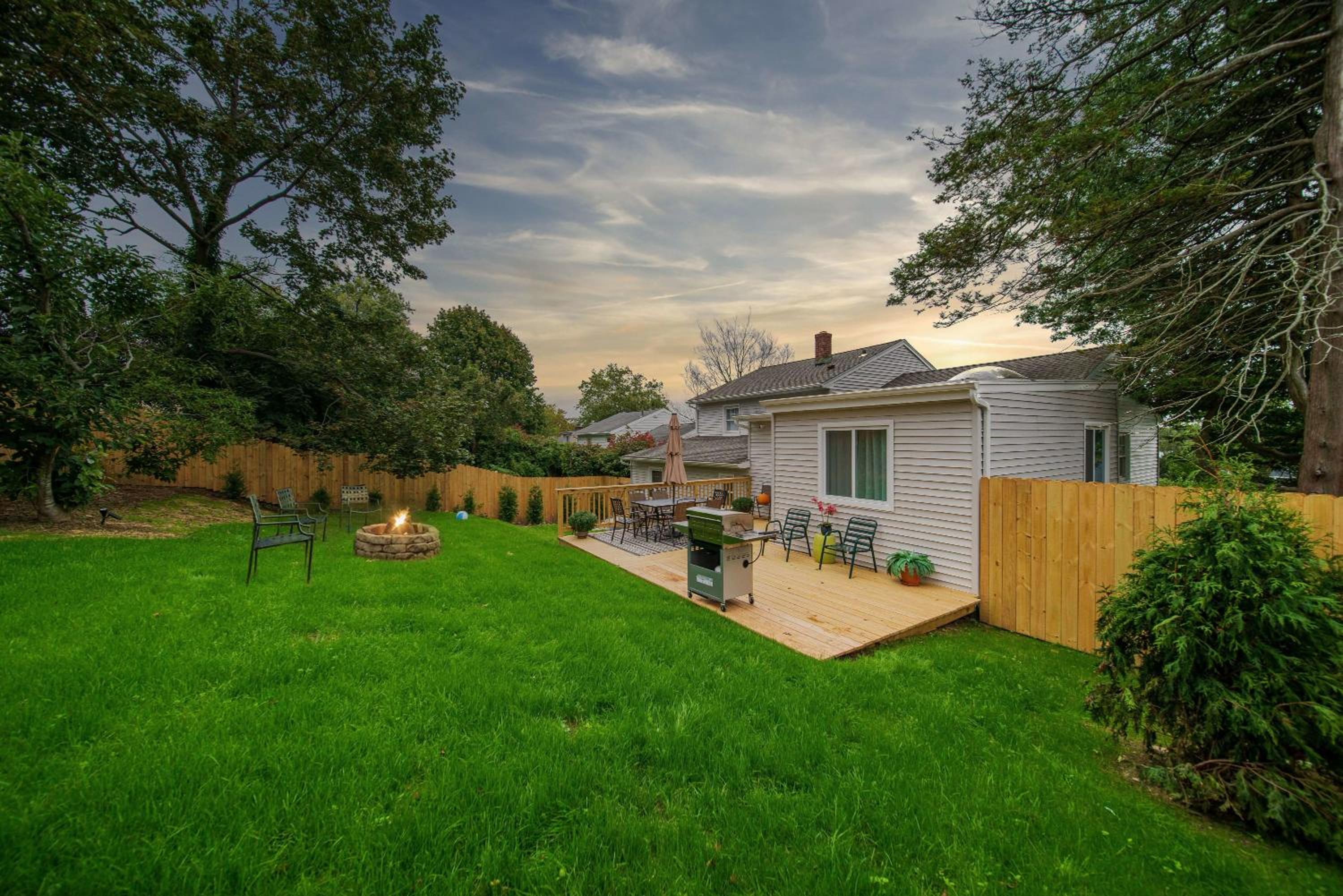 New Stylish Beach Home near Stamford Downtown/Cove Beach/ 40 min to NYC view 2
