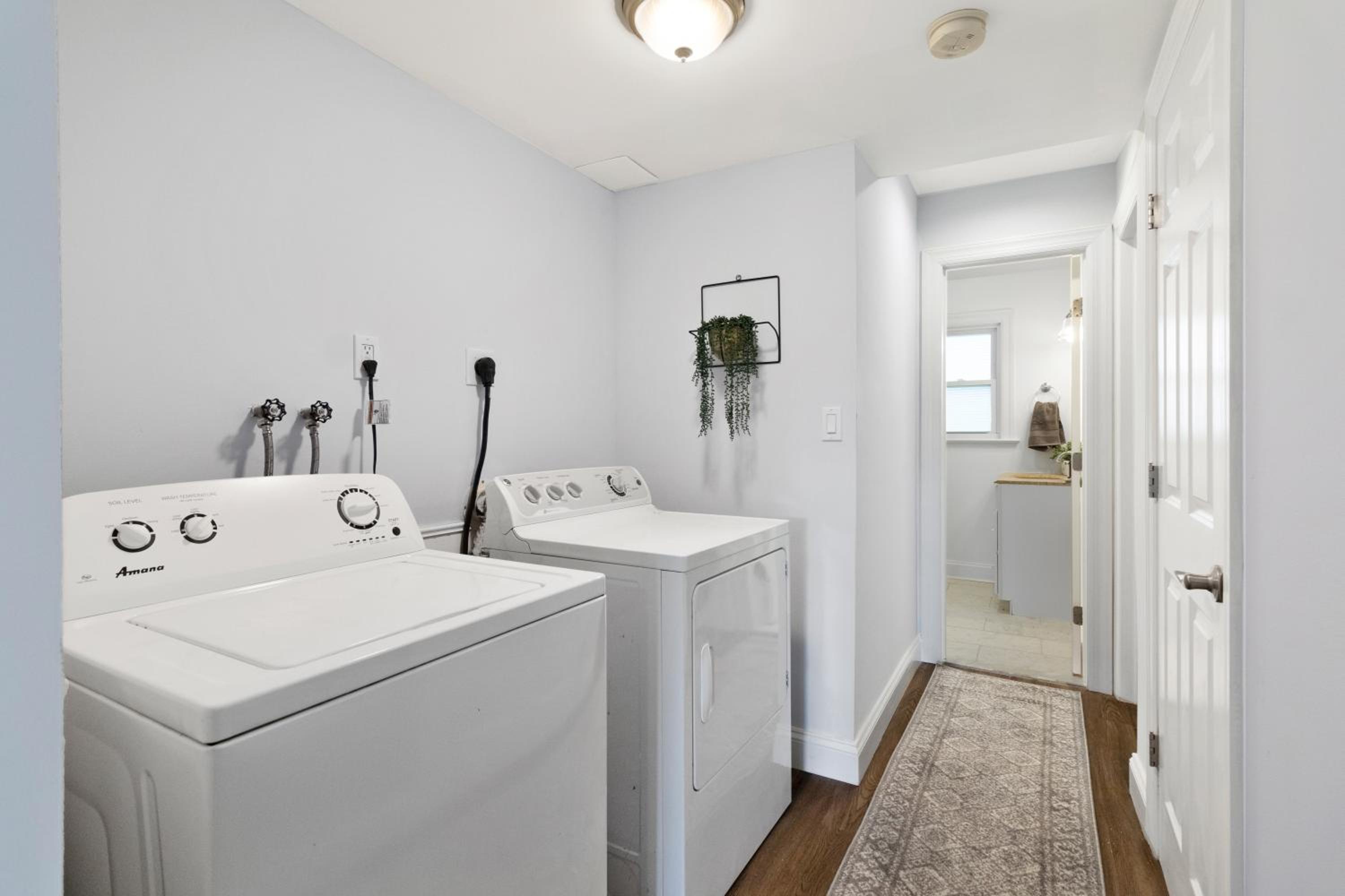 New Stylish Beach Home near Stamford Downtown/Cove Beach/ 40 min to NYC view 3