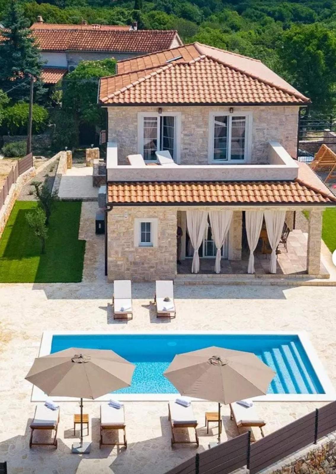 Villa LuLu kamena villa s maslinikom otok Krk Dobrinj selo Gostinjac view 3