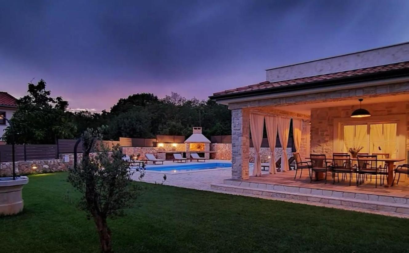 Villa LuLu kamena villa s maslinikom otok Krk Dobrinj selo Gostinjac view 5